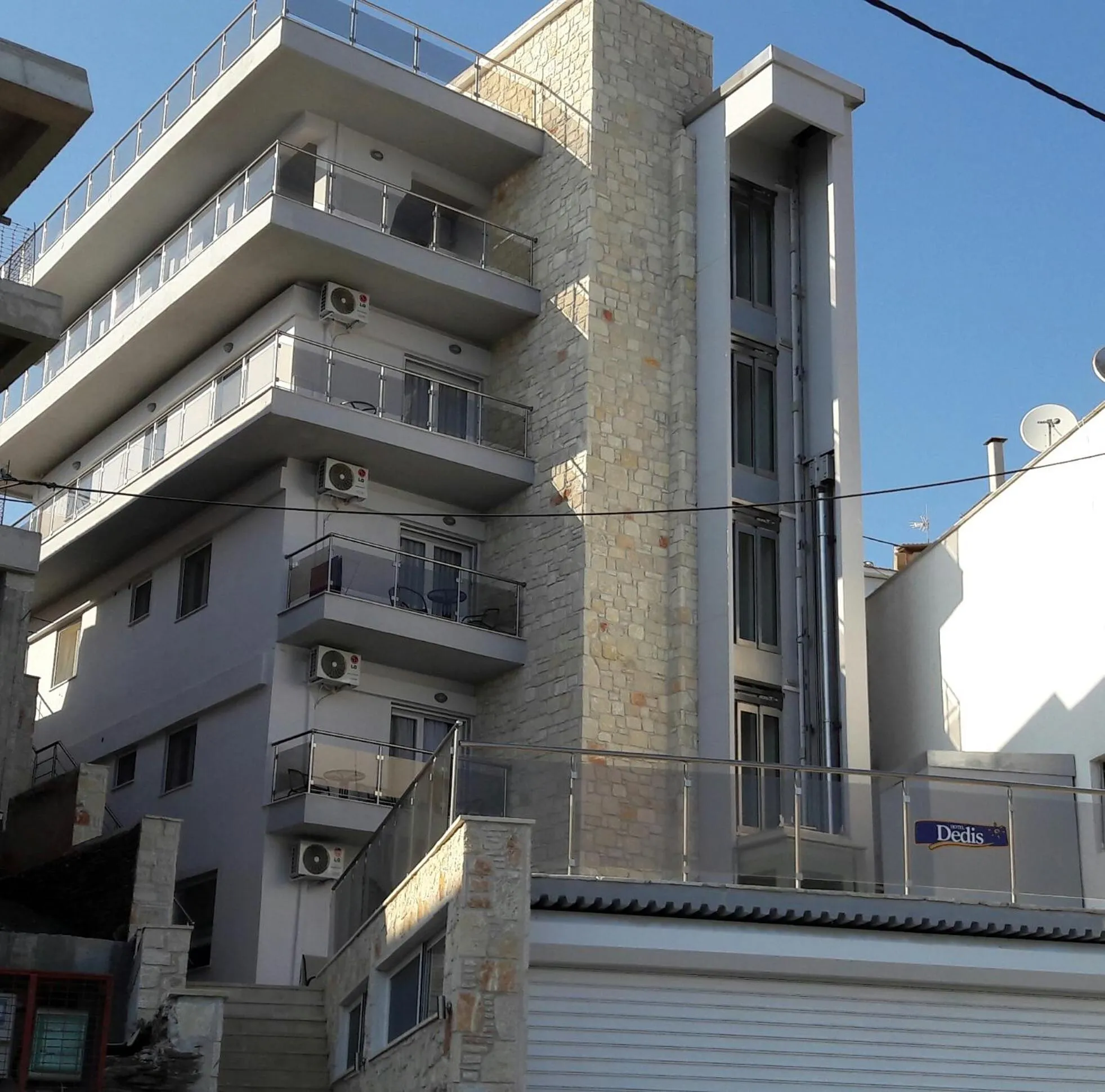Property building in Dedis Apartment's