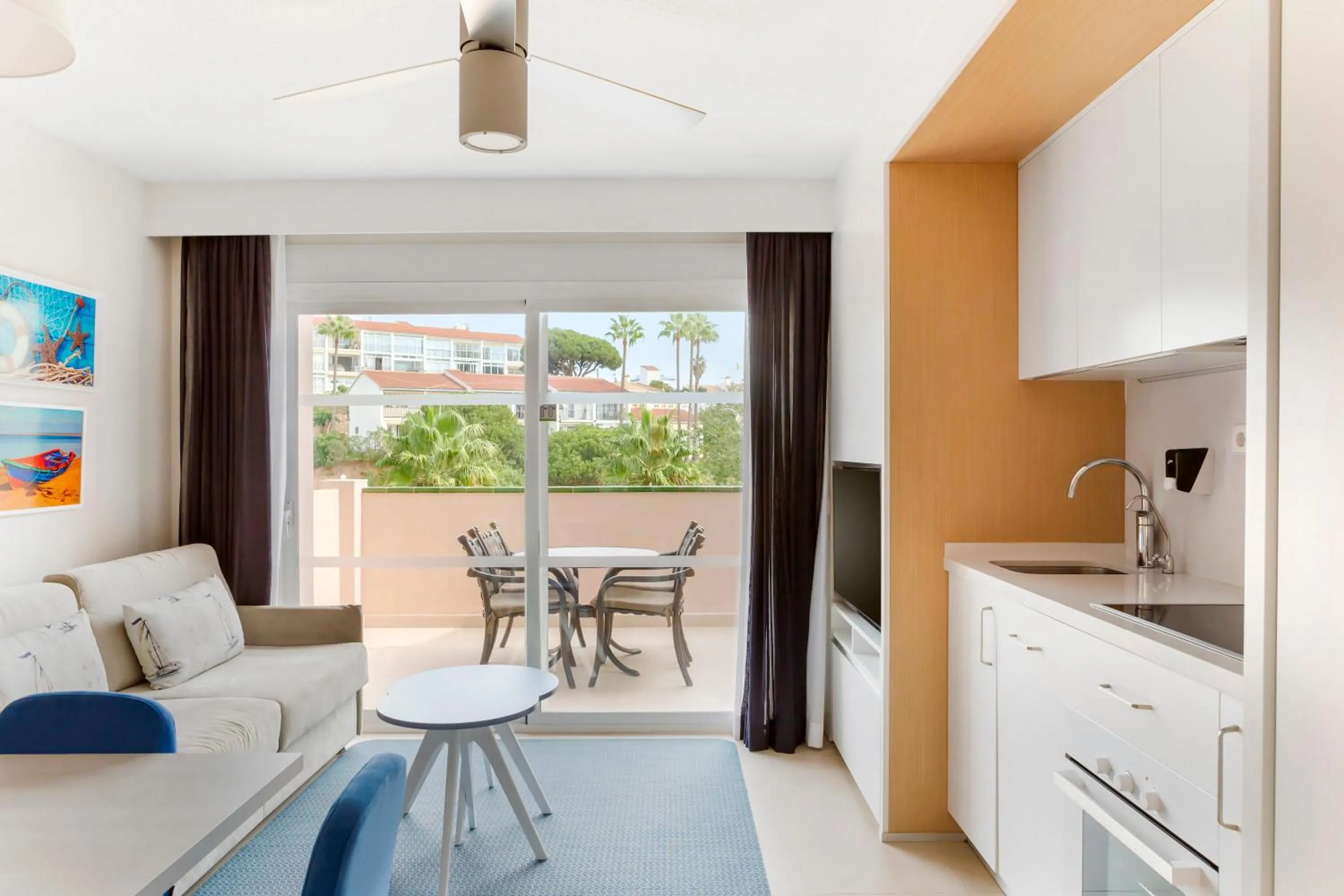 Kitchen or kitchenette in Los Amigos Beach Club