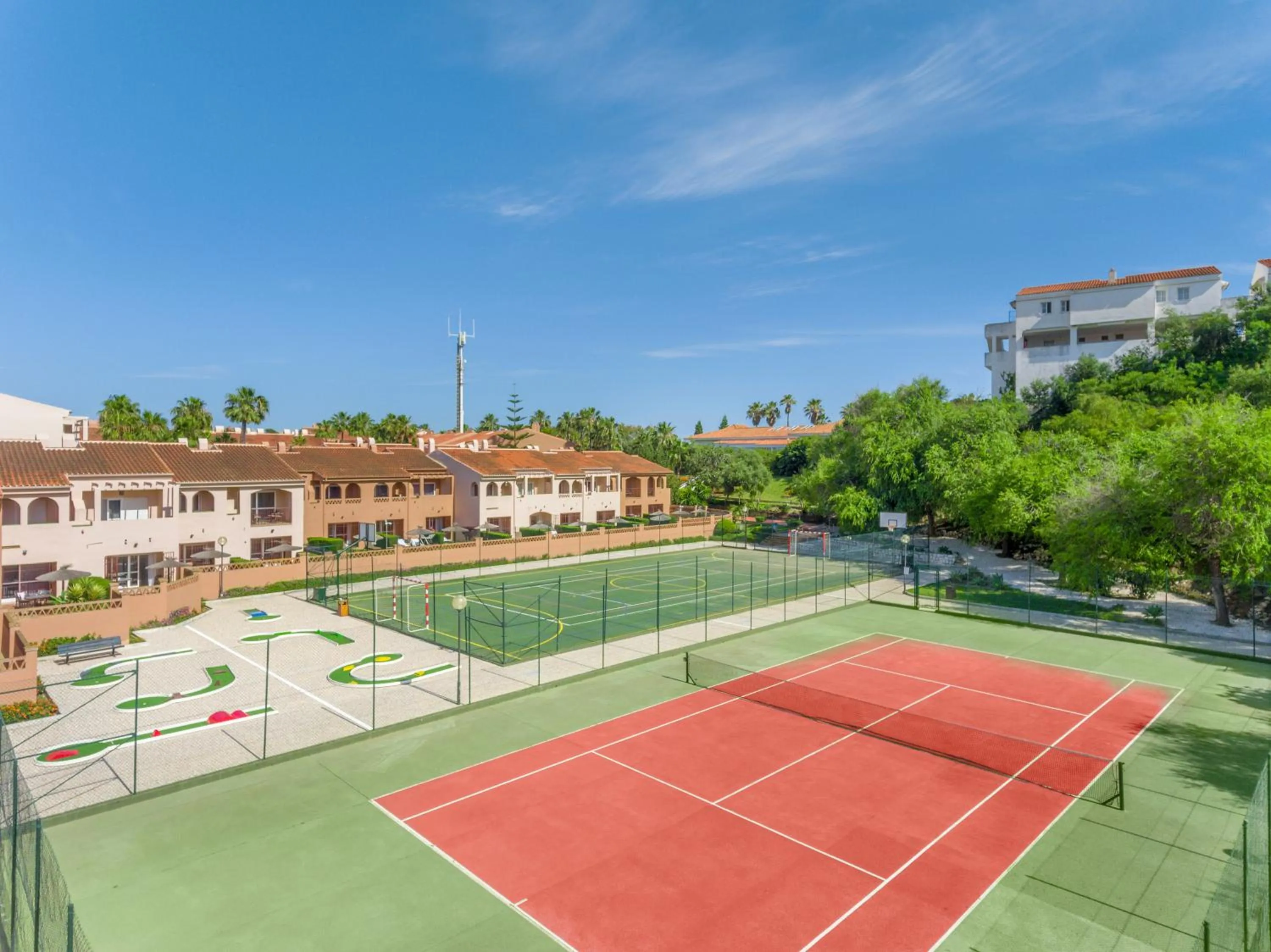 Tennis court in Los Amigos Beach Club