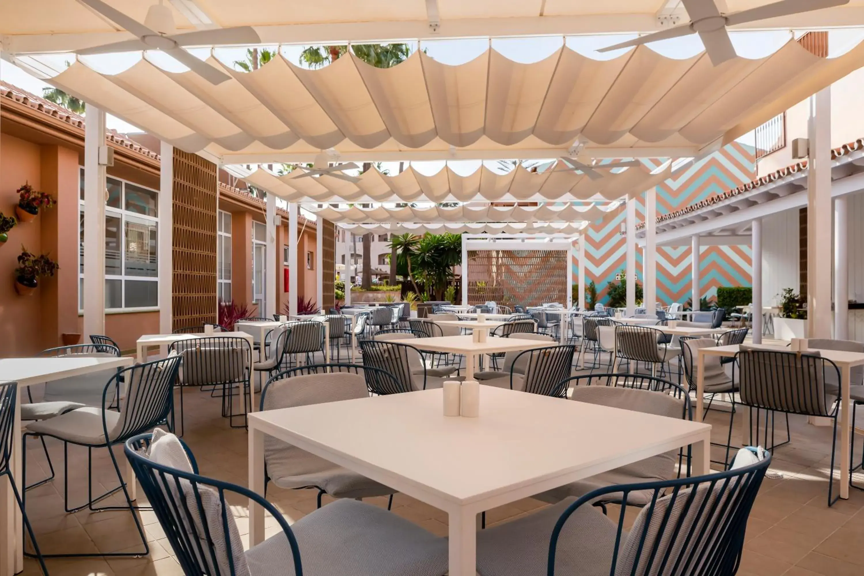 Restaurant/places to eat in Los Amigos Beach Club Restaurant/places to eat in Los Amigos Beach Club