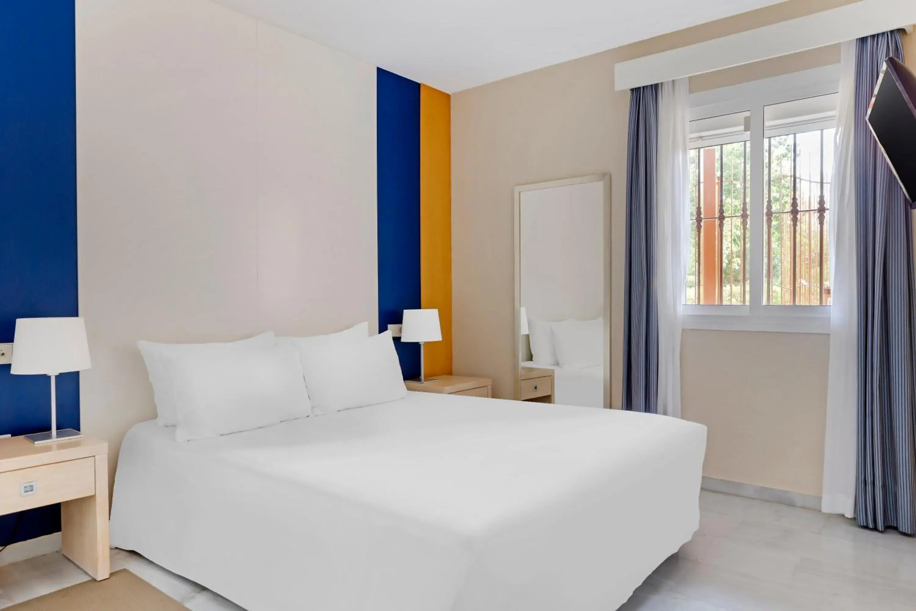 Bedroom, Bed in Los Amigos Beach Club Bedroom, Bed in Los Amigos Beach Club