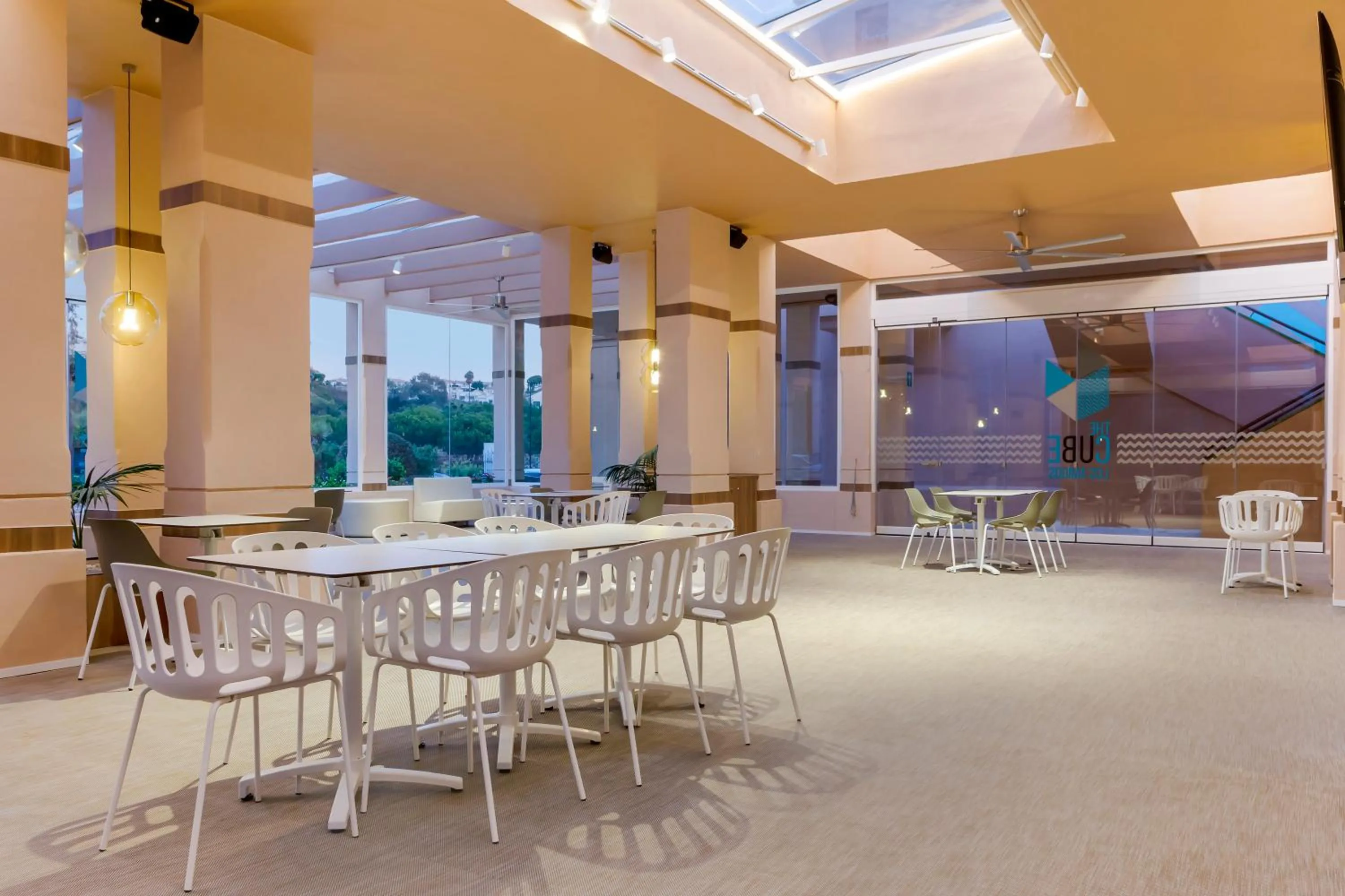 Meeting/conference room in Los Amigos Beach Club