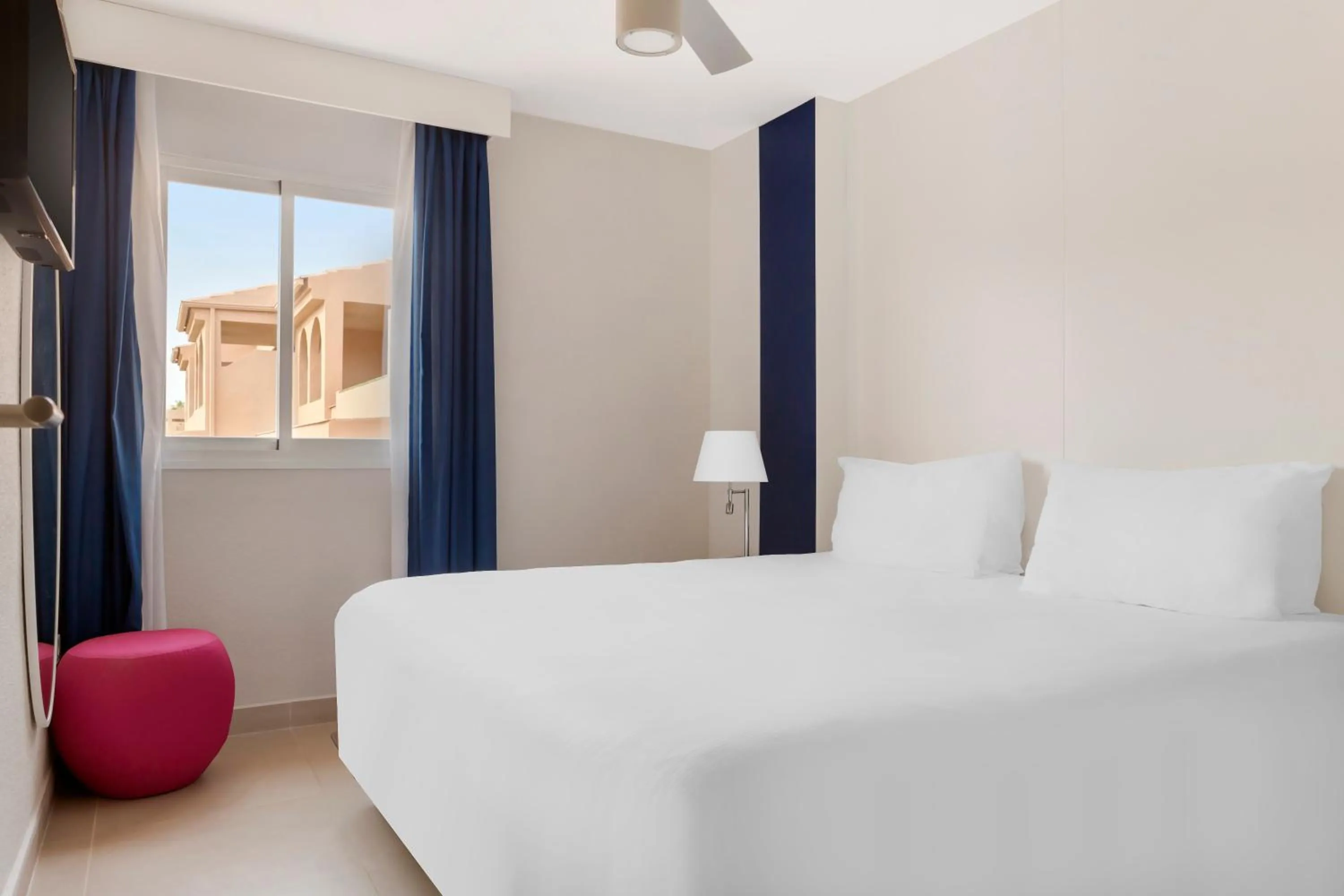 Bedroom, Bed in Los Amigos Beach Club