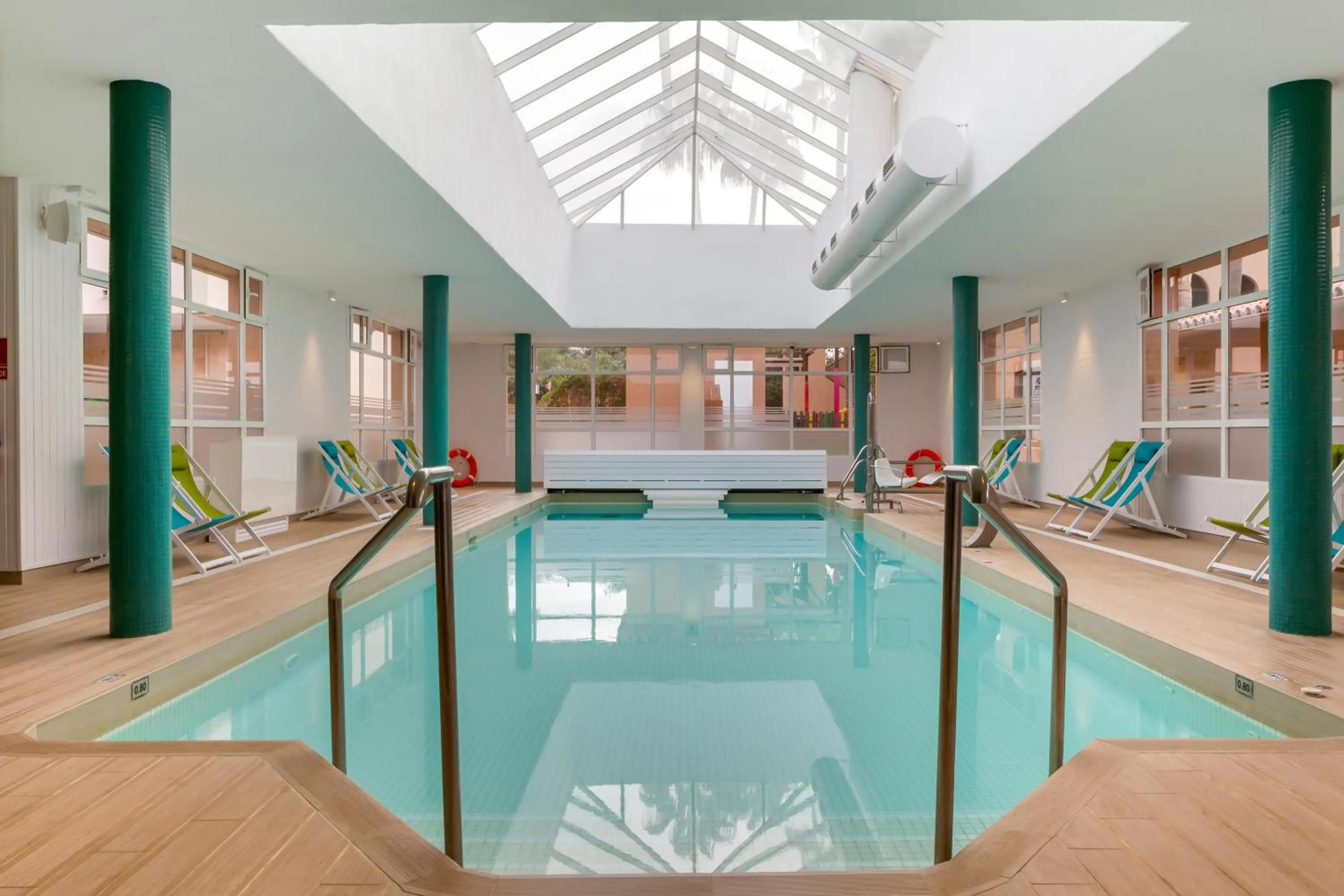 Swimming pool in Los Amigos Beach Club