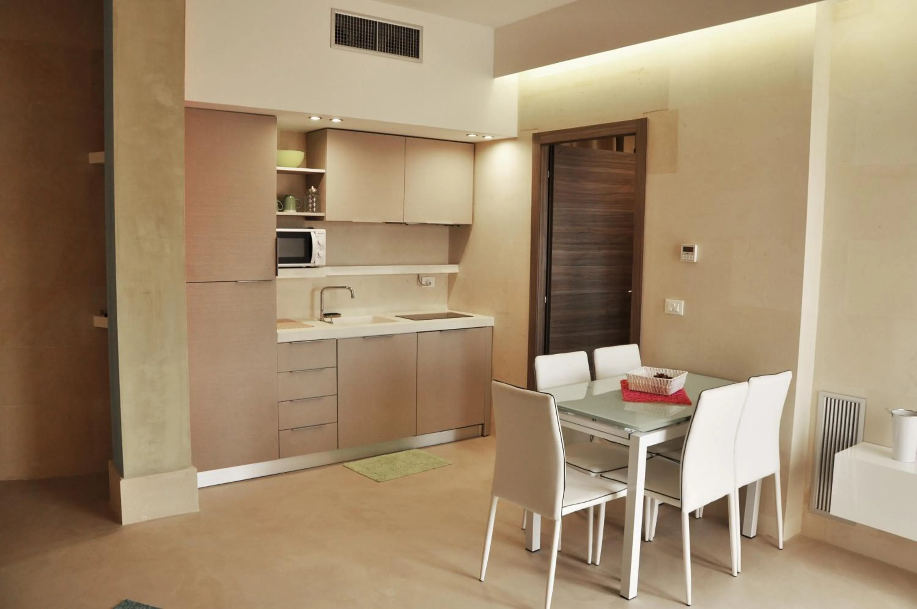 Kitchen or kitchenette in Bianco Mare