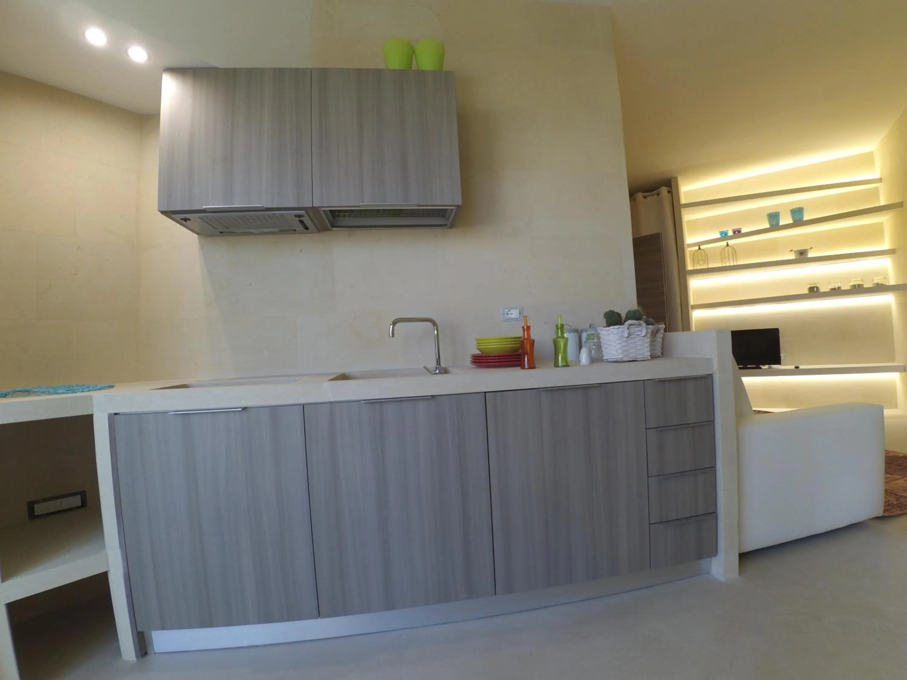 Kitchen or kitchenette in Bianco Mare