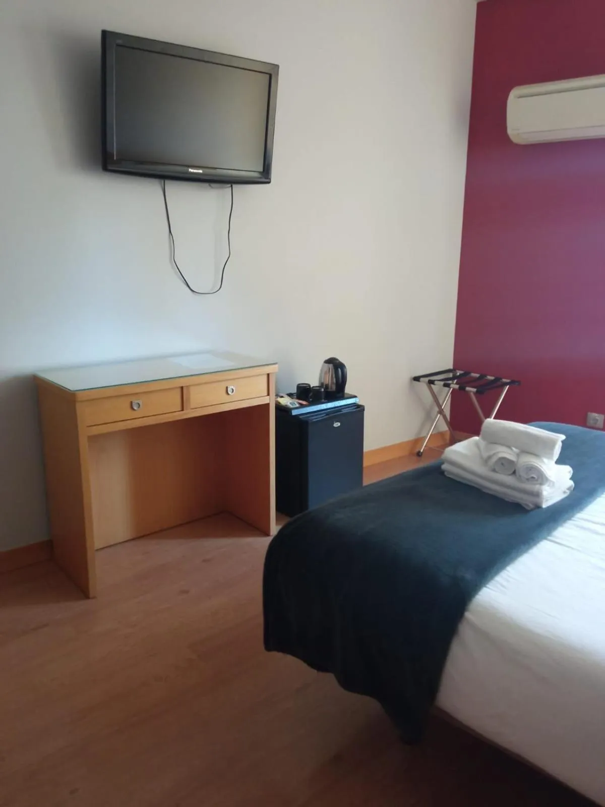 TV and multimedia, Bed in Hostal Abami II