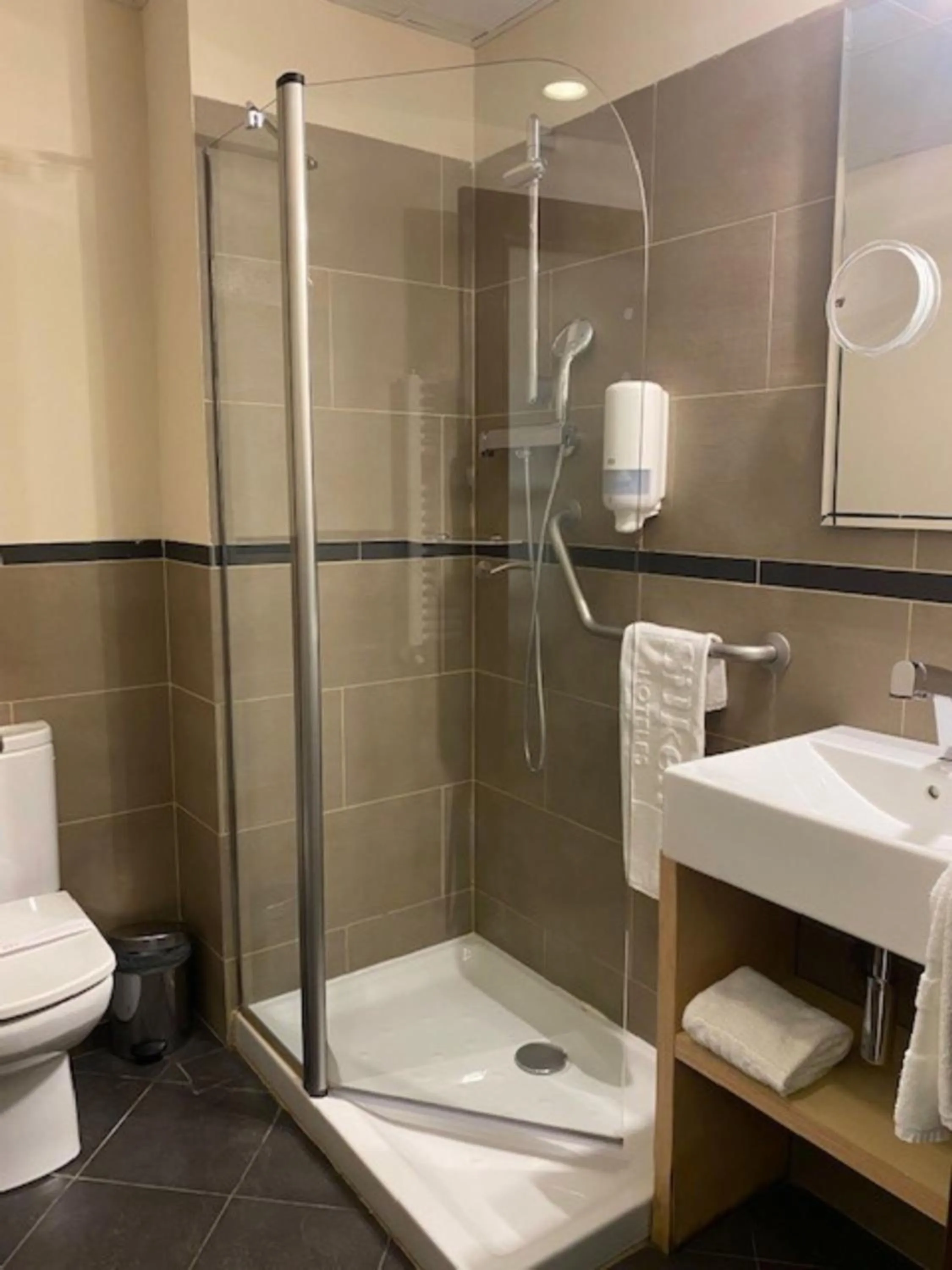 Shower in Silken Ordesa