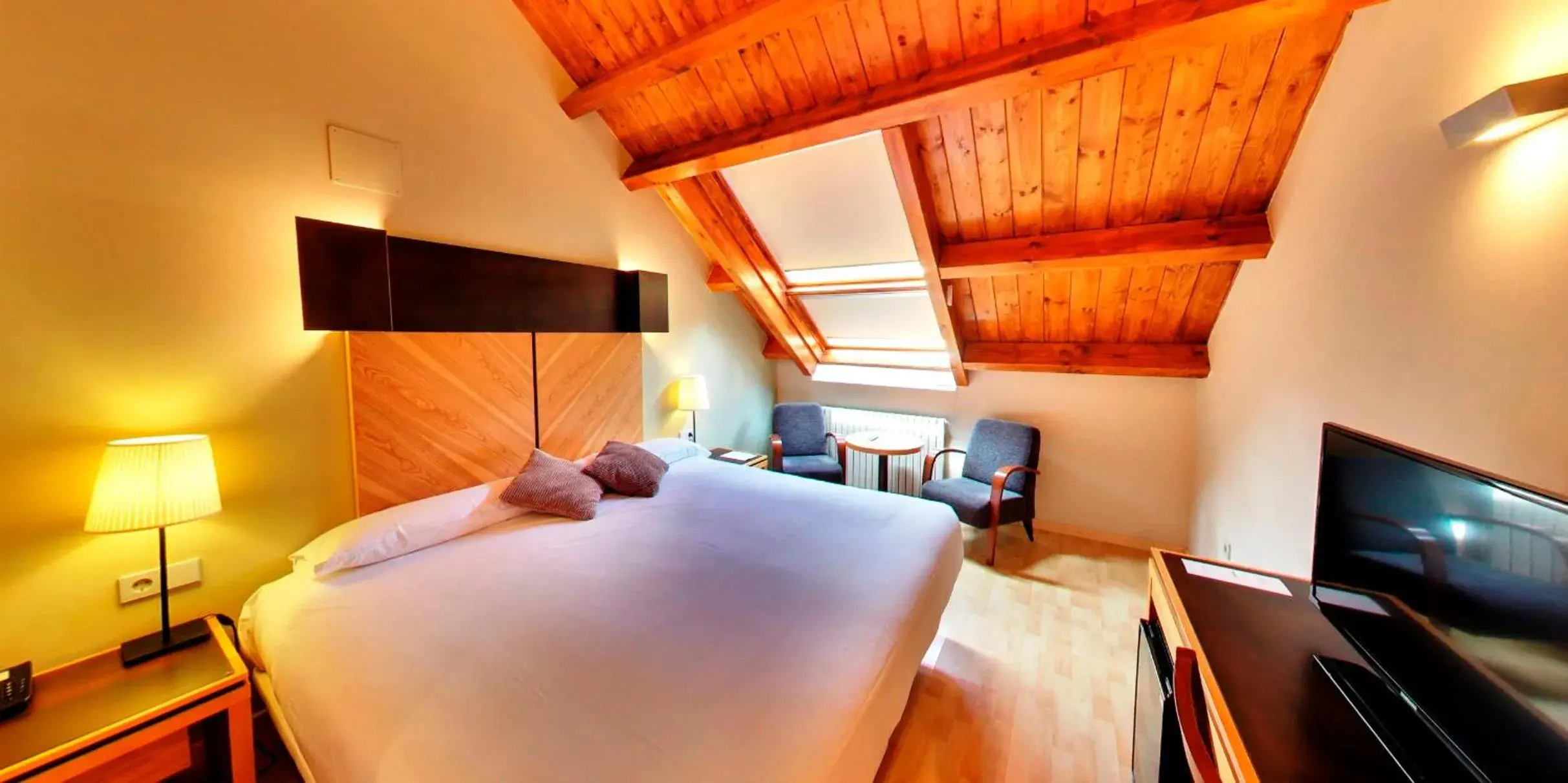 Photo of the whole room, Bed in Silken Ordesa Photo of the whole room, Bed in Silken Ordesa