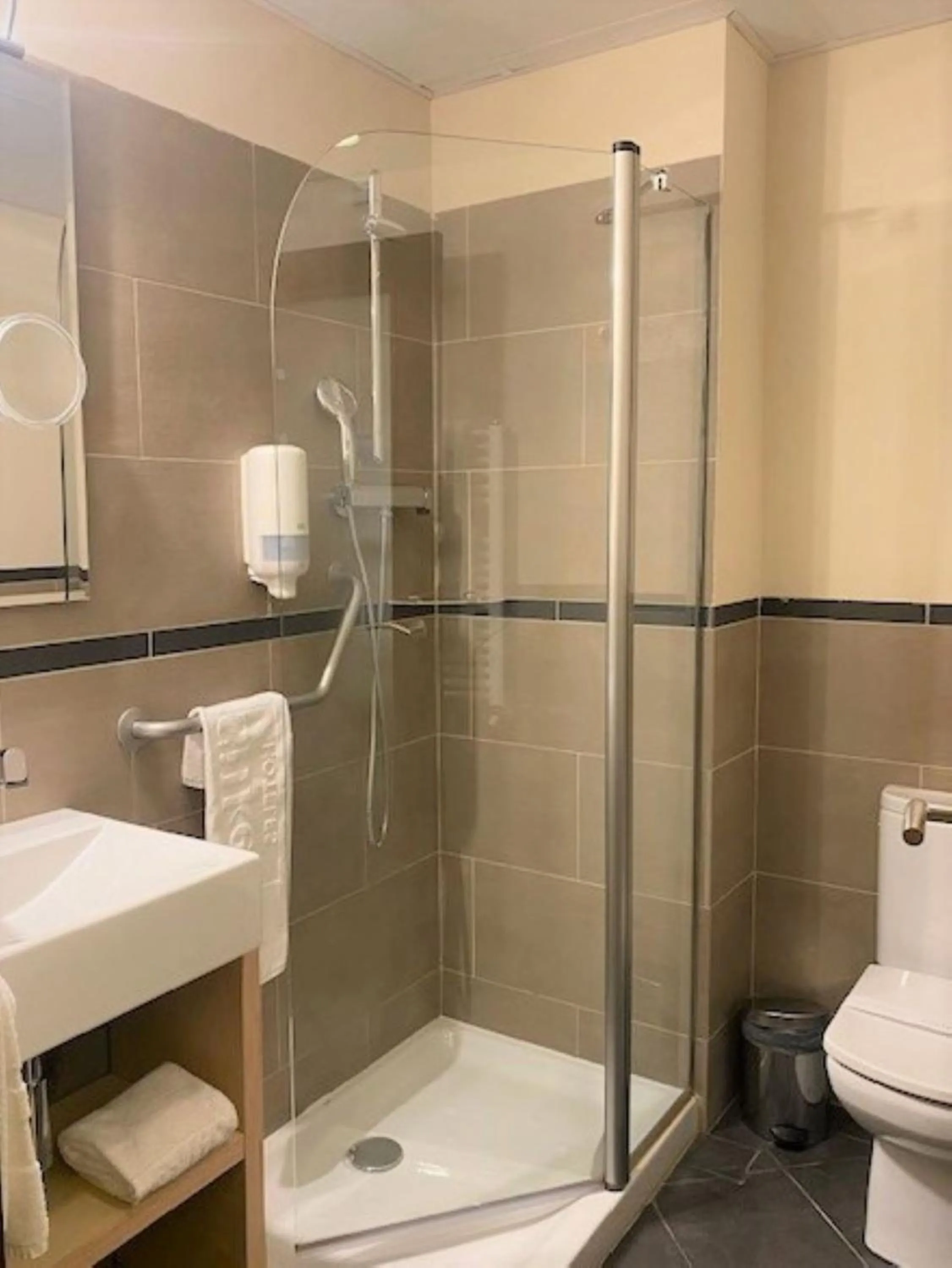 Shower in Silken Ordesa