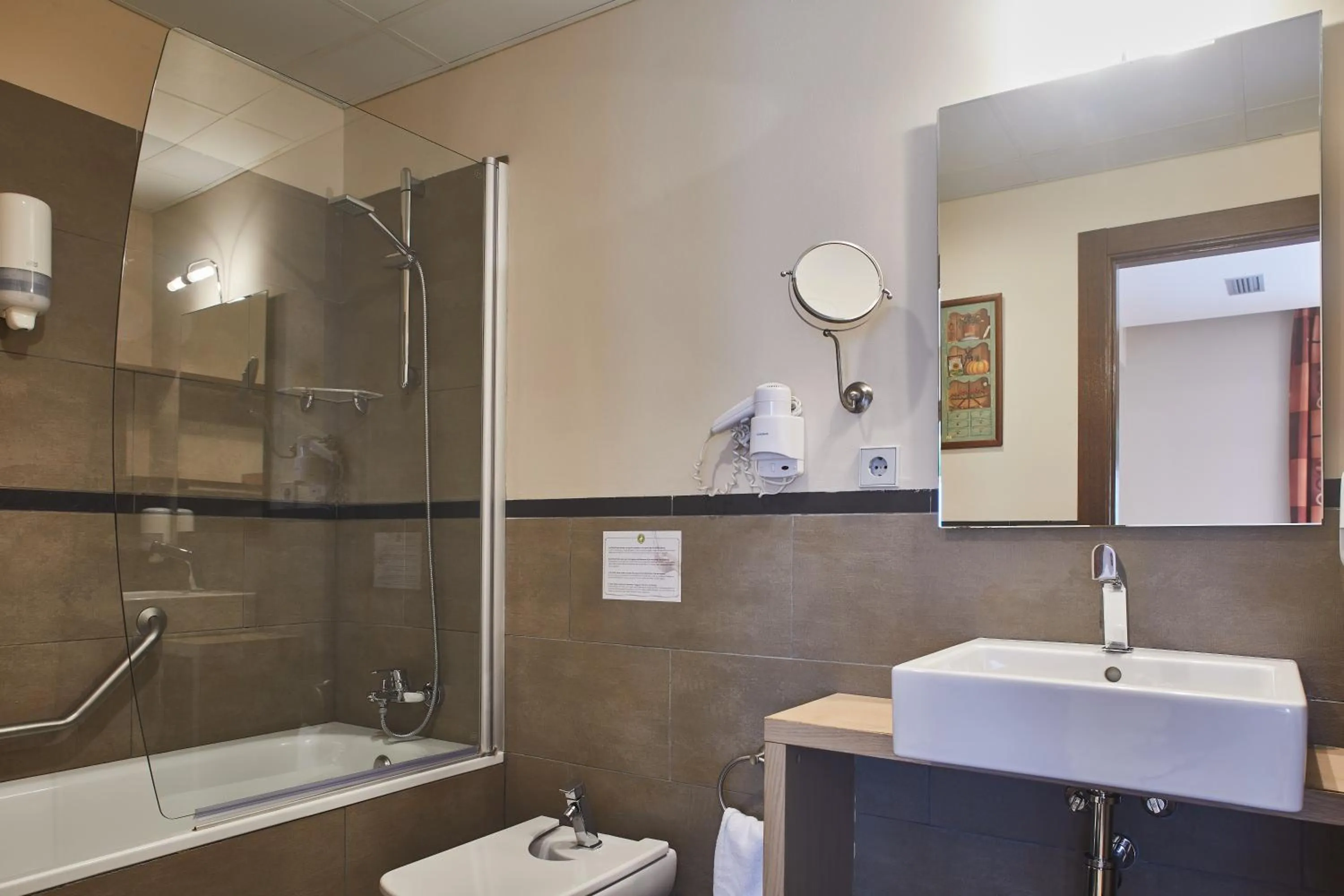 Shower in Silken Ordesa