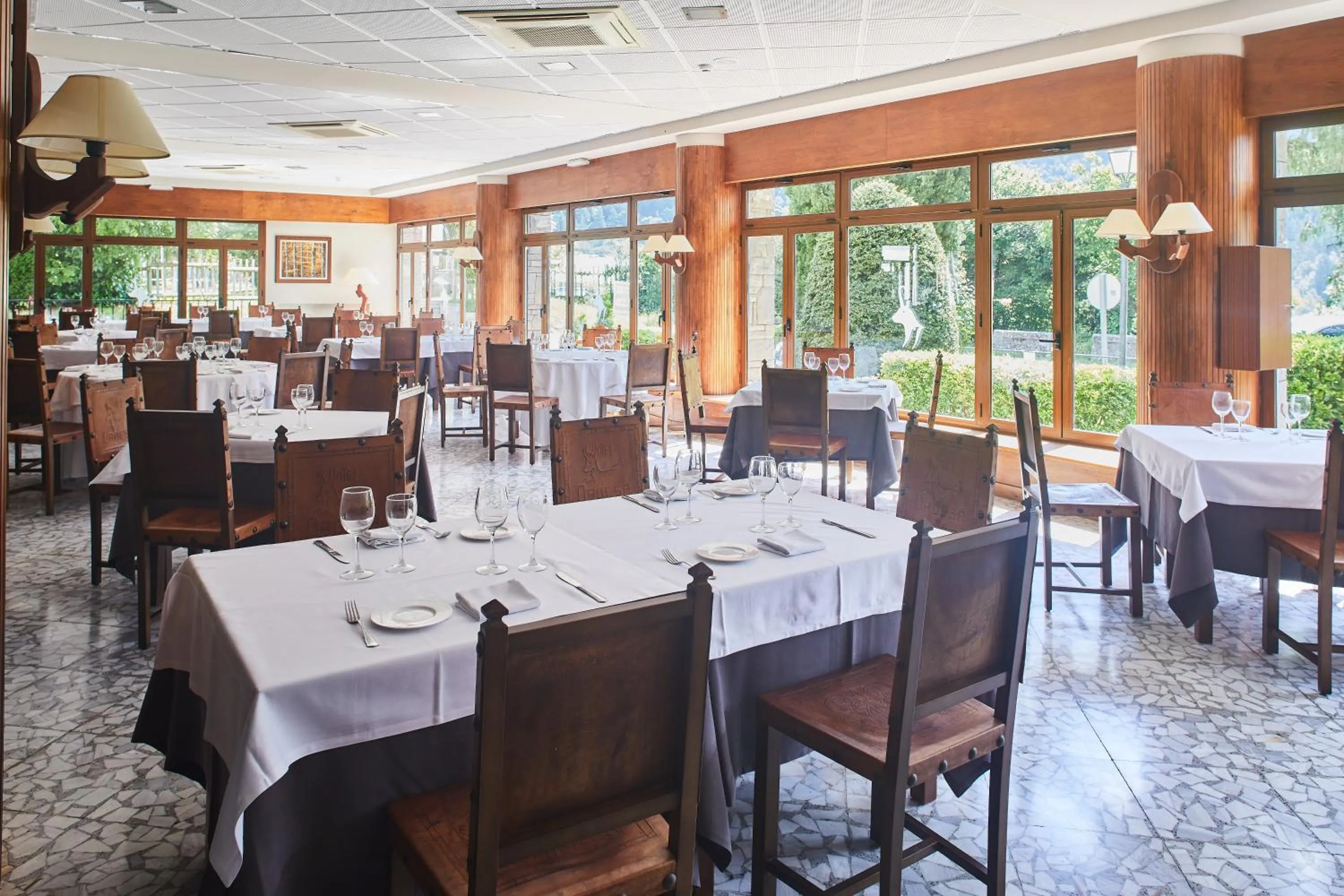 Restaurant/places to eat in Silken Ordesa