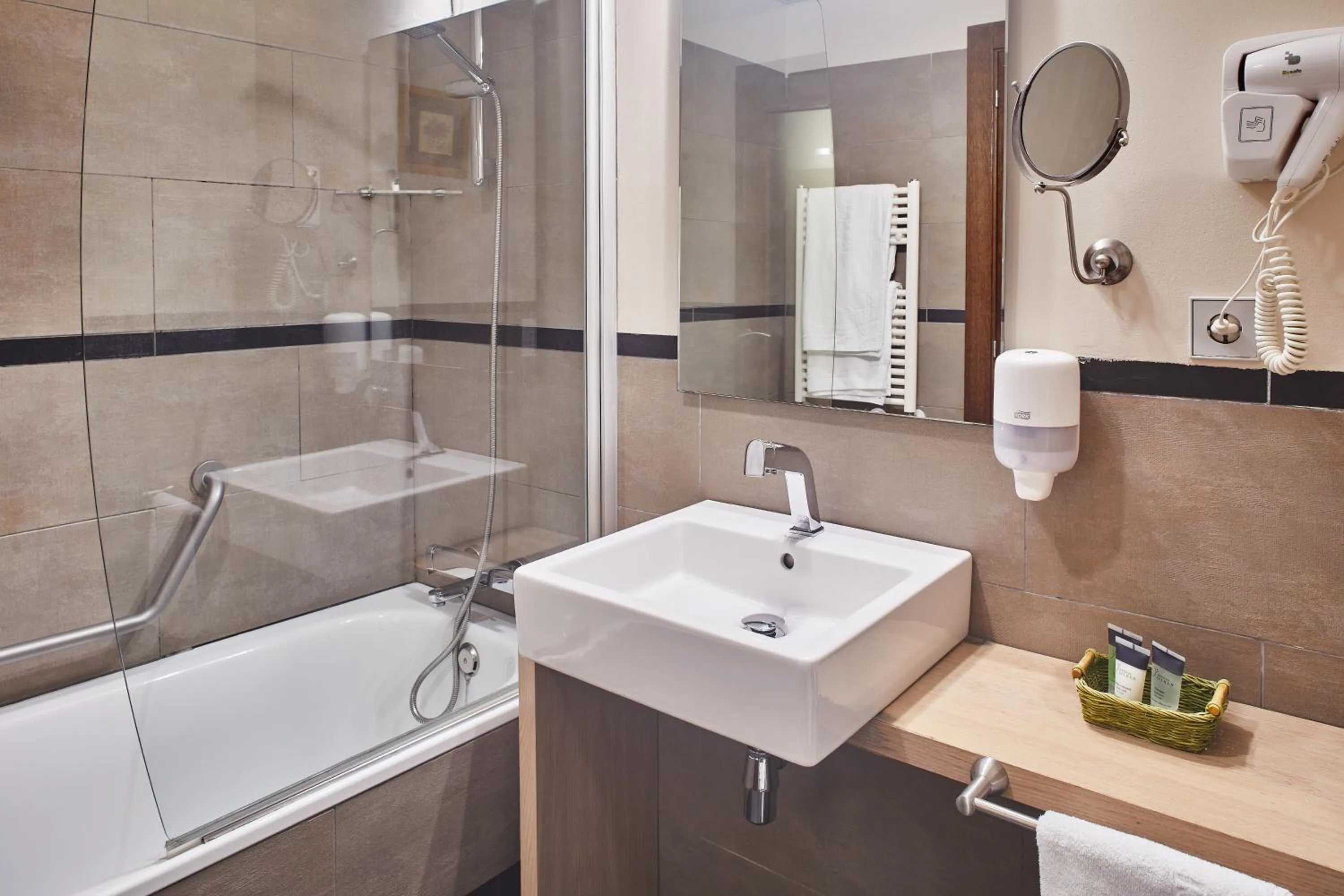 Bathroom in Silken Ordesa