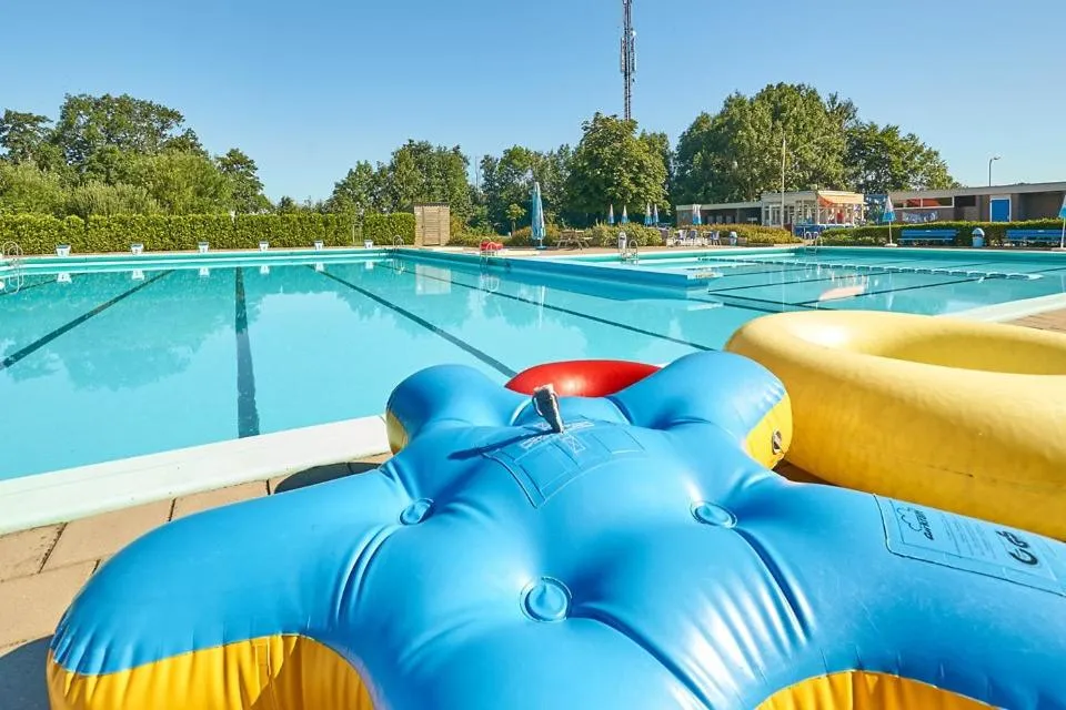 Swimming pool in Tussen de Diepen