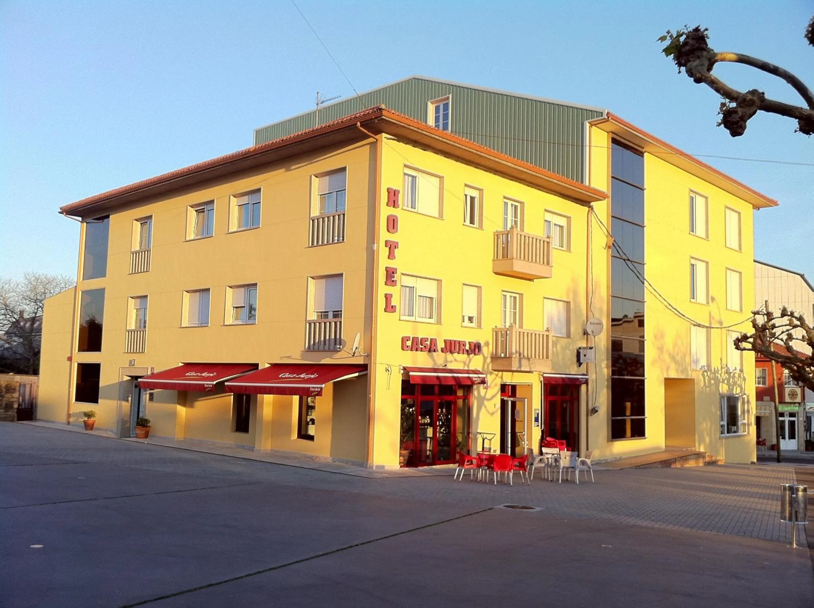 Facade/entrance in Hotel Casa Jurjo