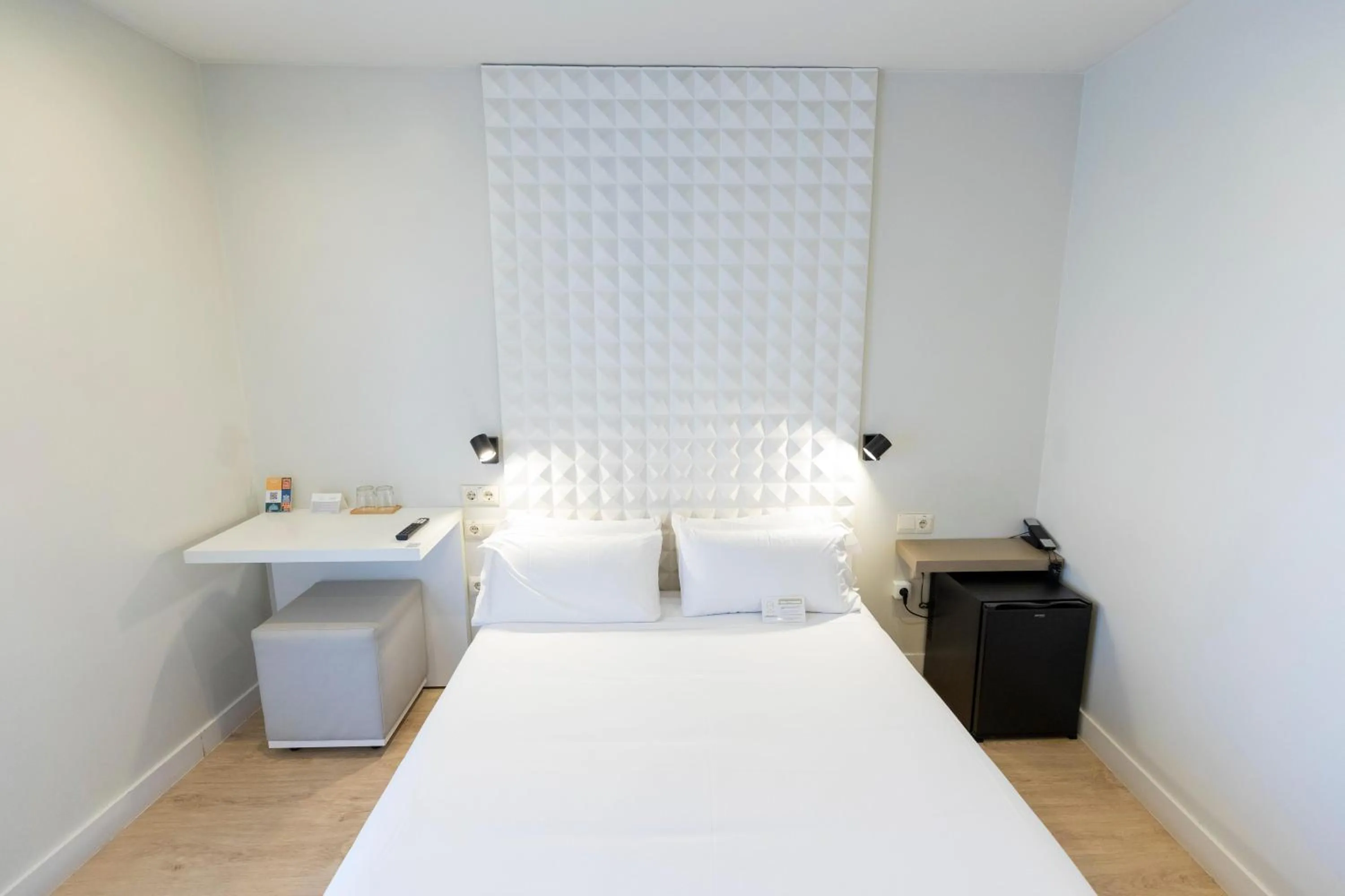 Photo of the whole room, Bed in URBANSEA Atocha 113