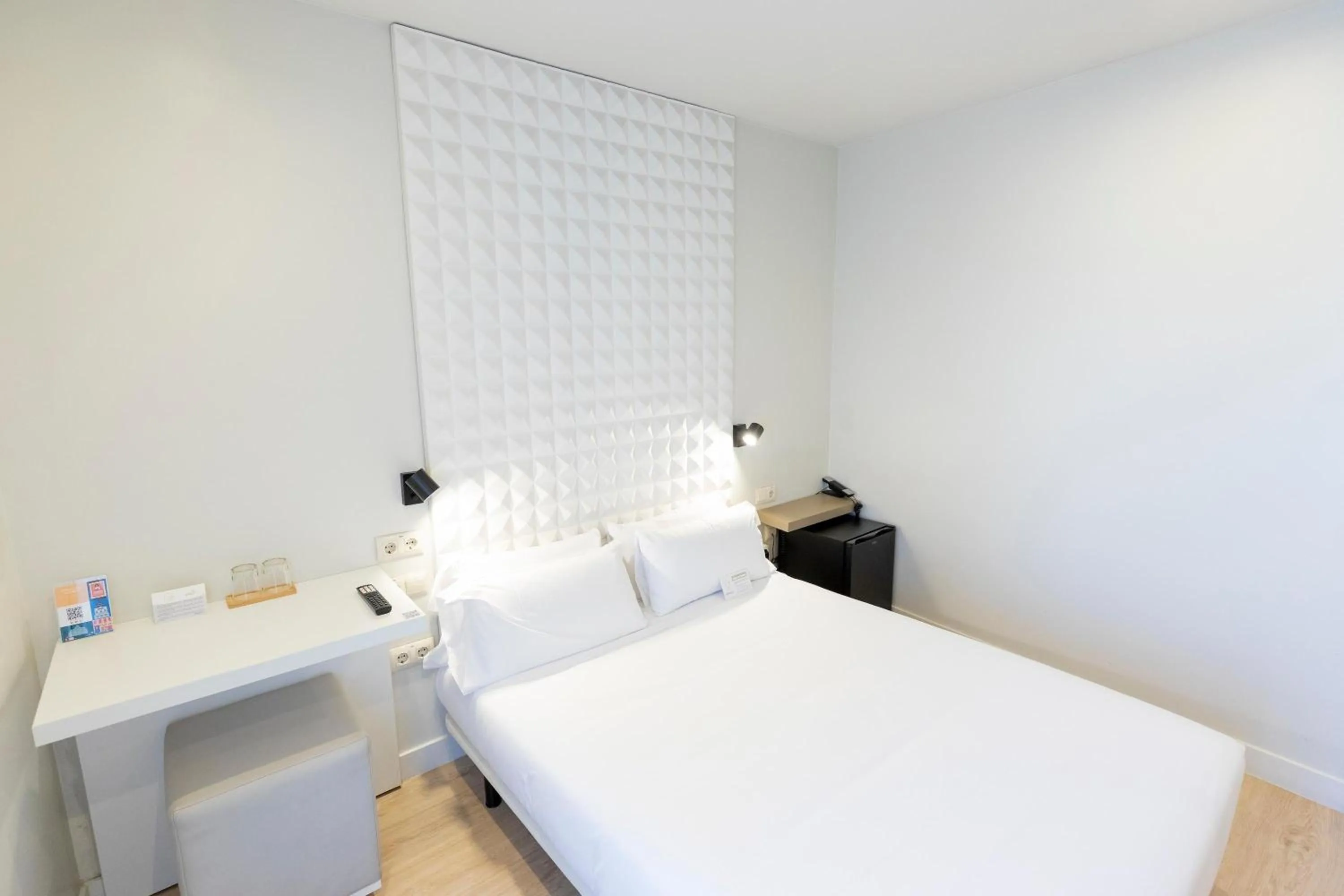 Photo of the whole room, Bed in URBANSEA Atocha 113