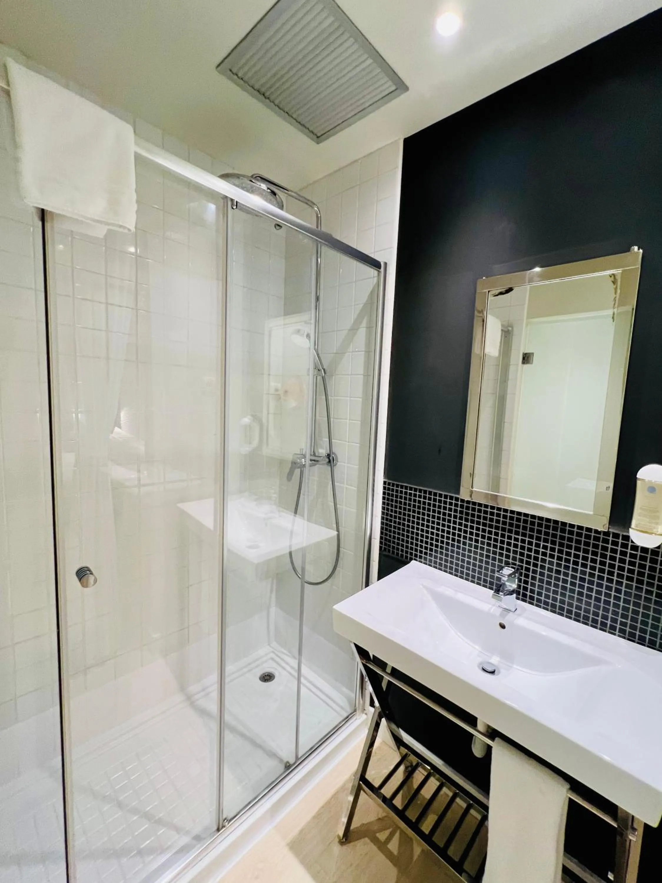 Bathroom in URBANSEA Atocha 113