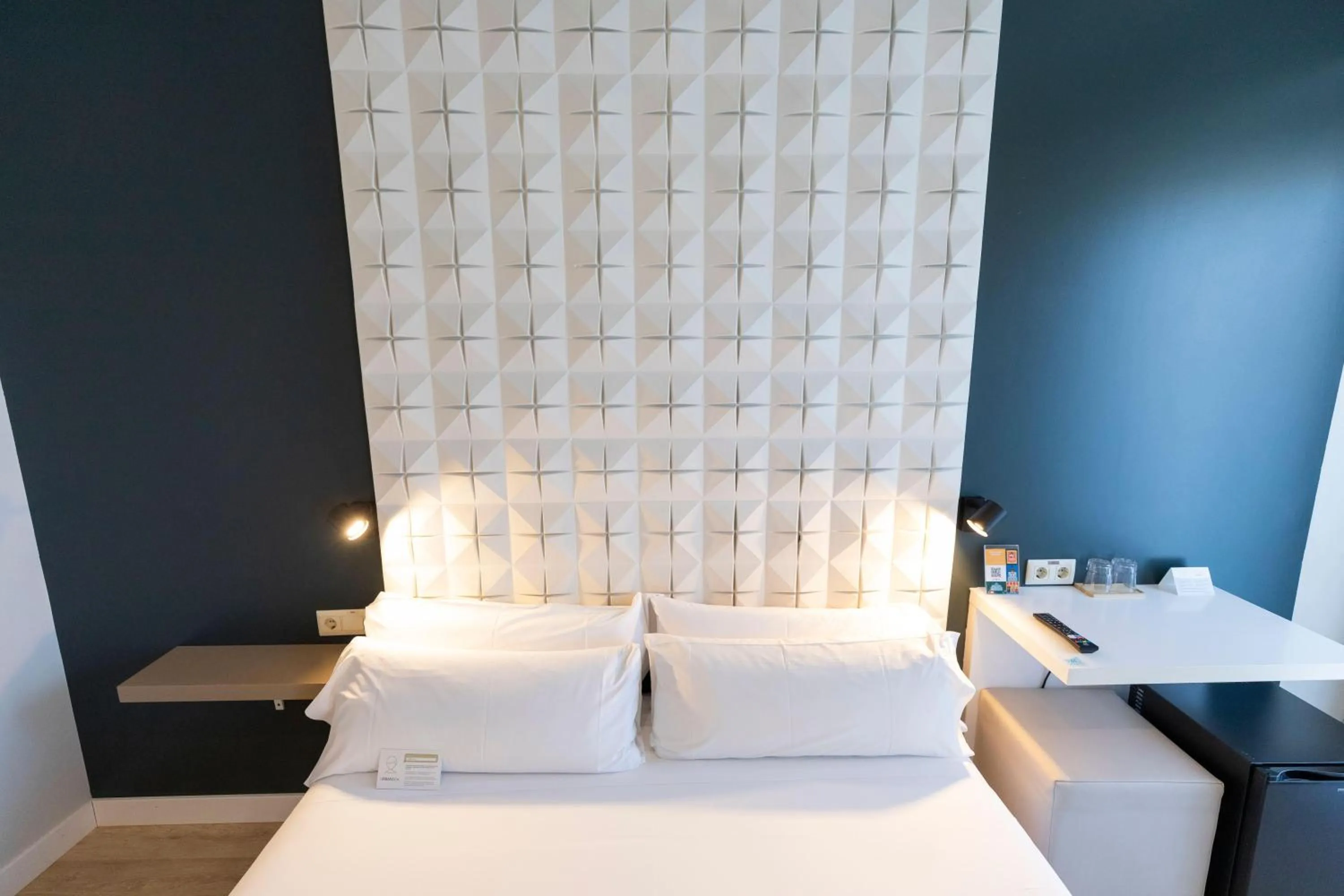 Photo of the whole room, Bed in URBANSEA Atocha 113