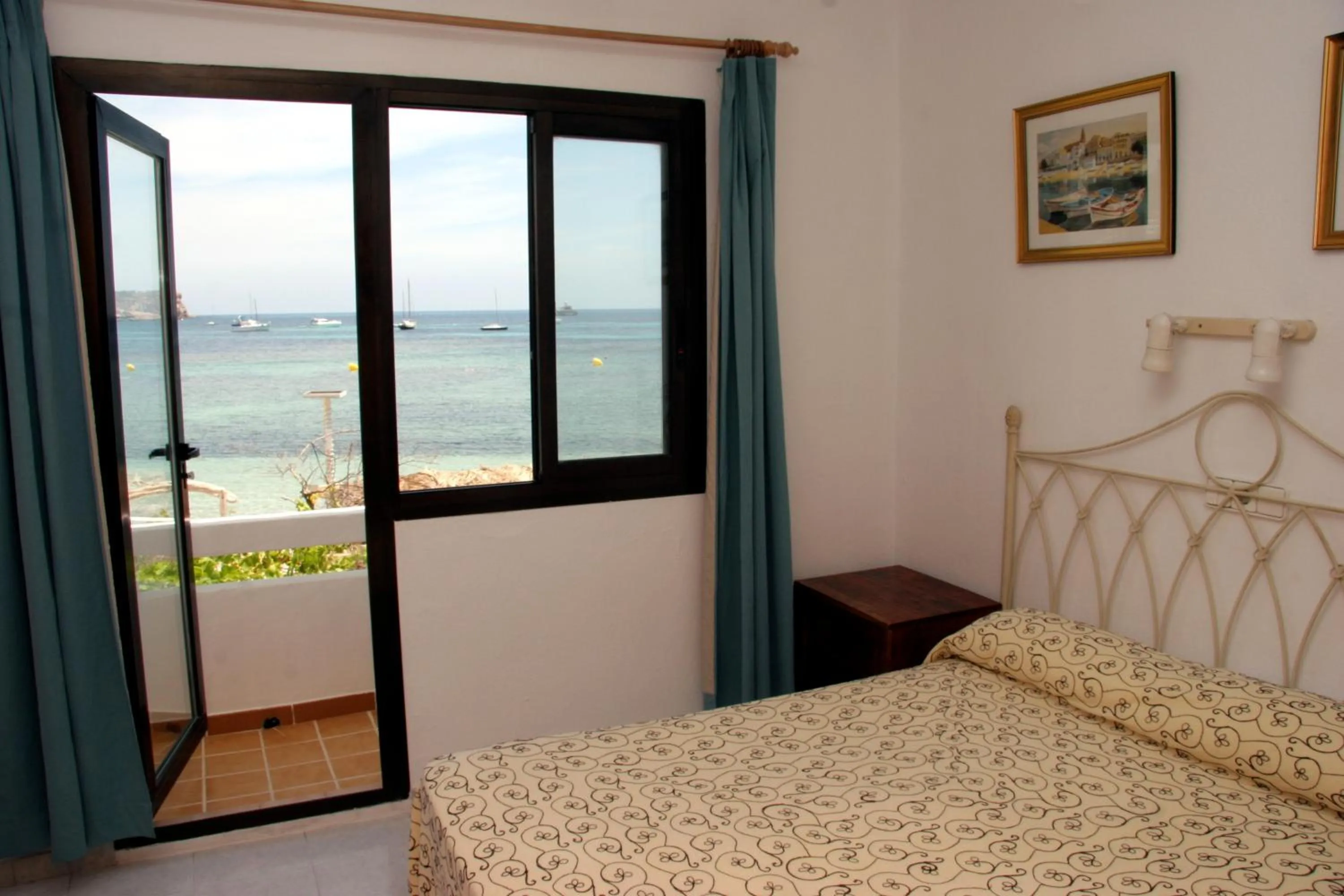 Double or Twin Room with Sea View in Hostal Talamanca