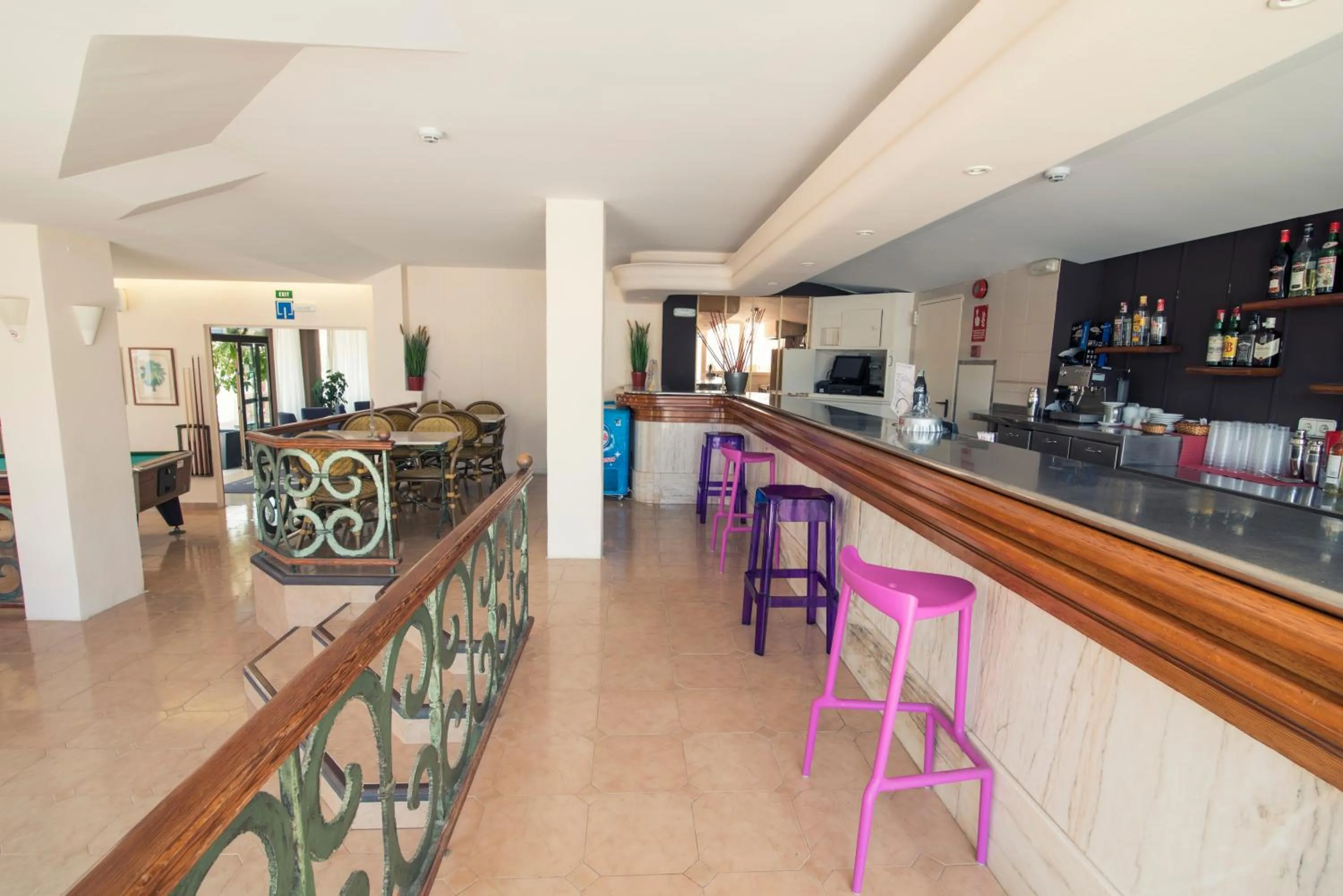 Lounge or bar in azuLine Hotel Mediterráneo