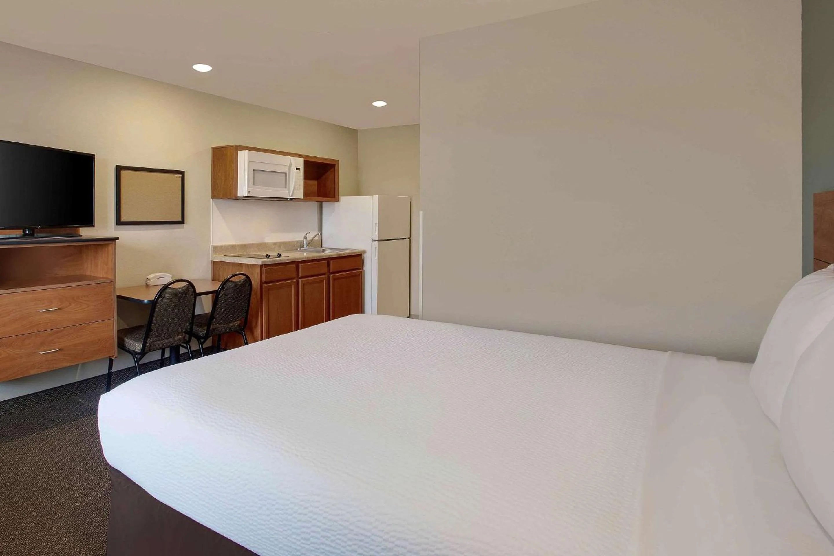 Photo of the whole room, Bed in WoodSpring Suites Frederick I-70