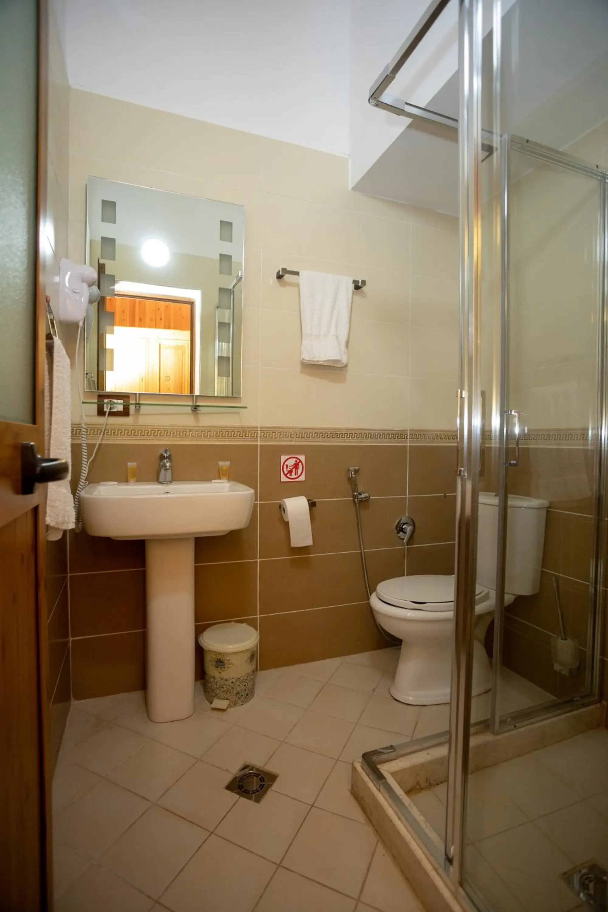 Double Room with Balcony in Hotel Shpija e Gjyshit Double Room with Balcony in Hotel Shpija e Gjyshit