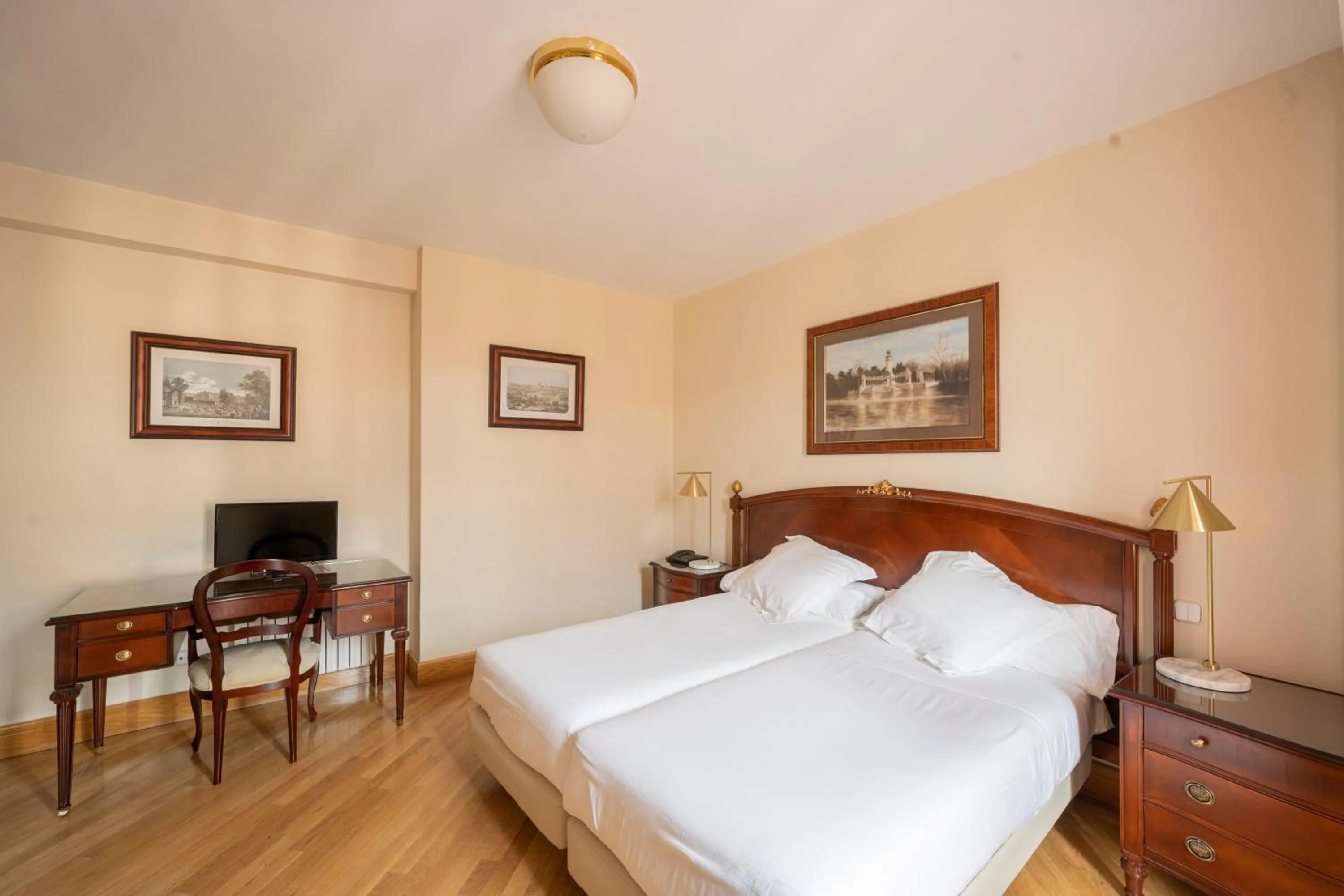 Bed in Miranda & Suizo