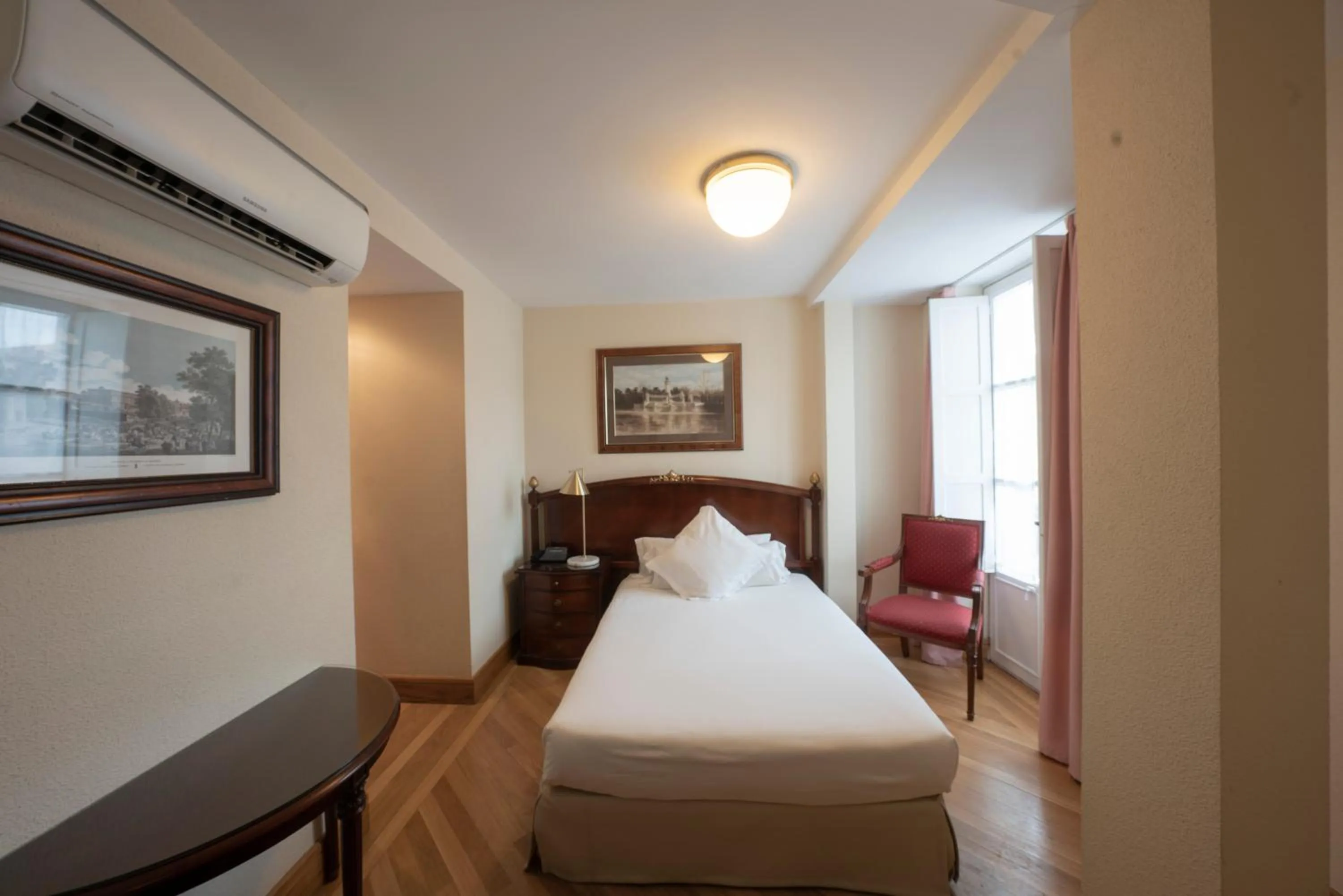 Bed in Miranda & Suizo