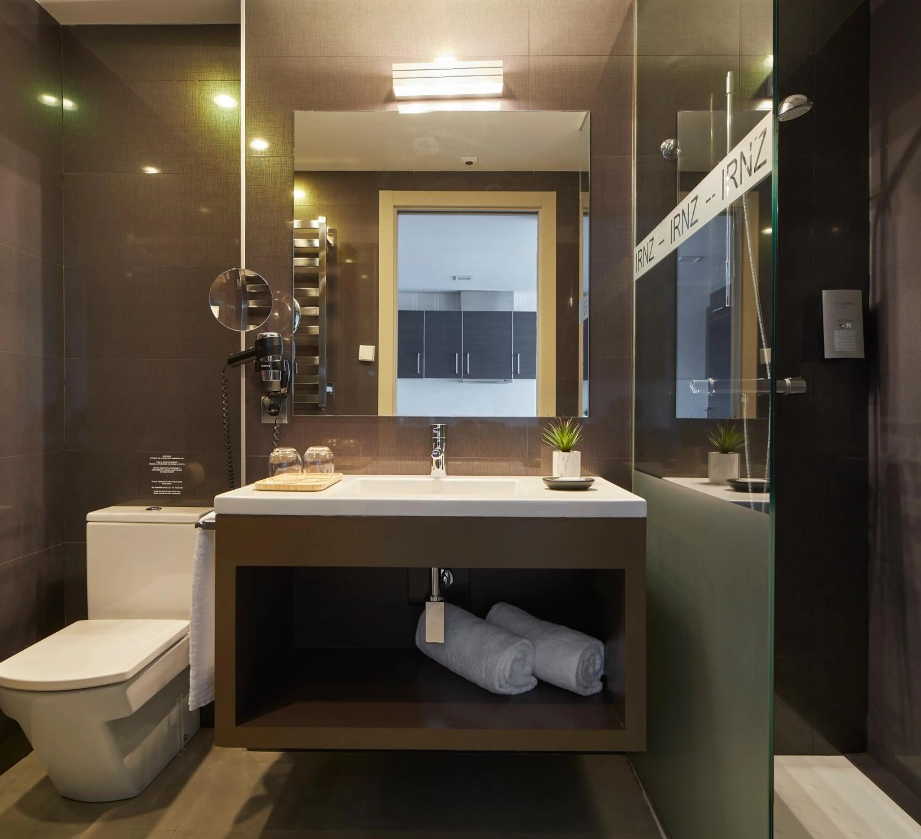 Shower in FeelFree STAYS Basoa