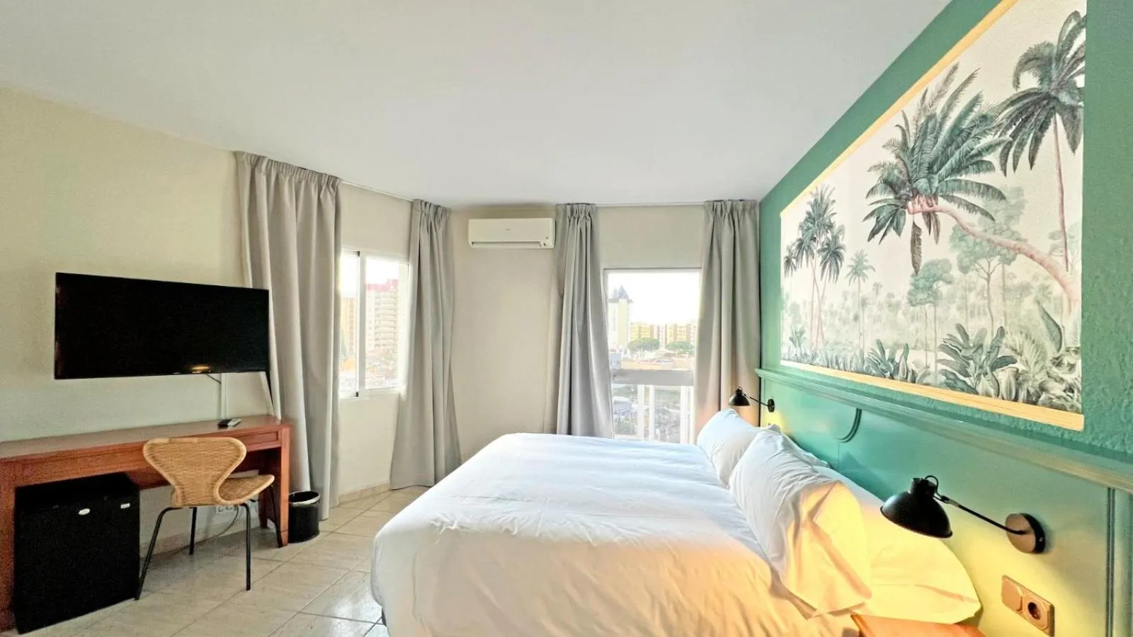 Photo of the whole room, Bed in Moon Dreams Fuengirola