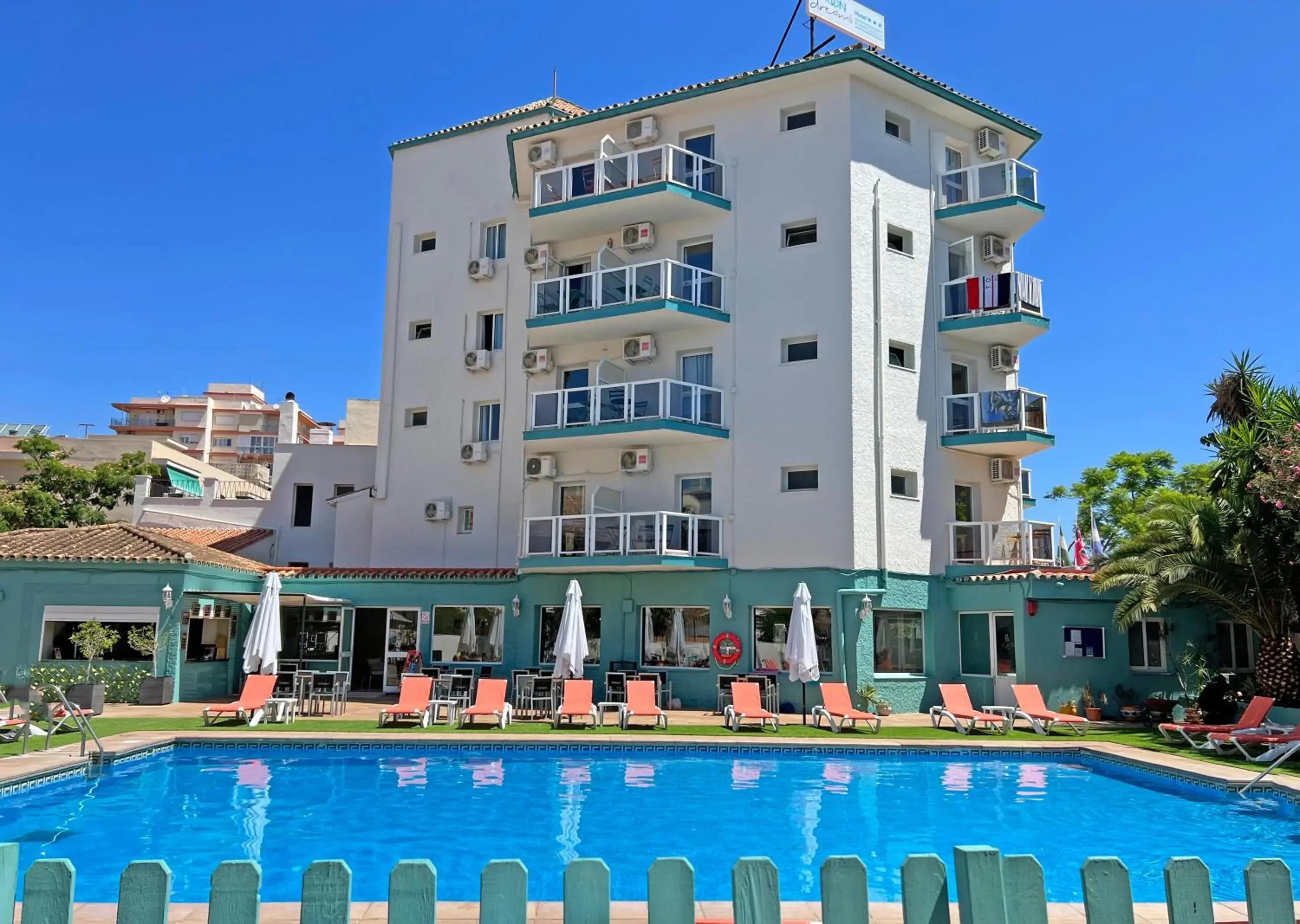 Property building in Moon Dreams Fuengirola Property building in Moon Dreams Fuengirola