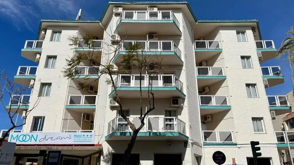 Property building in Moon Dreams Fuengirola Property building in Moon Dreams Fuengirola