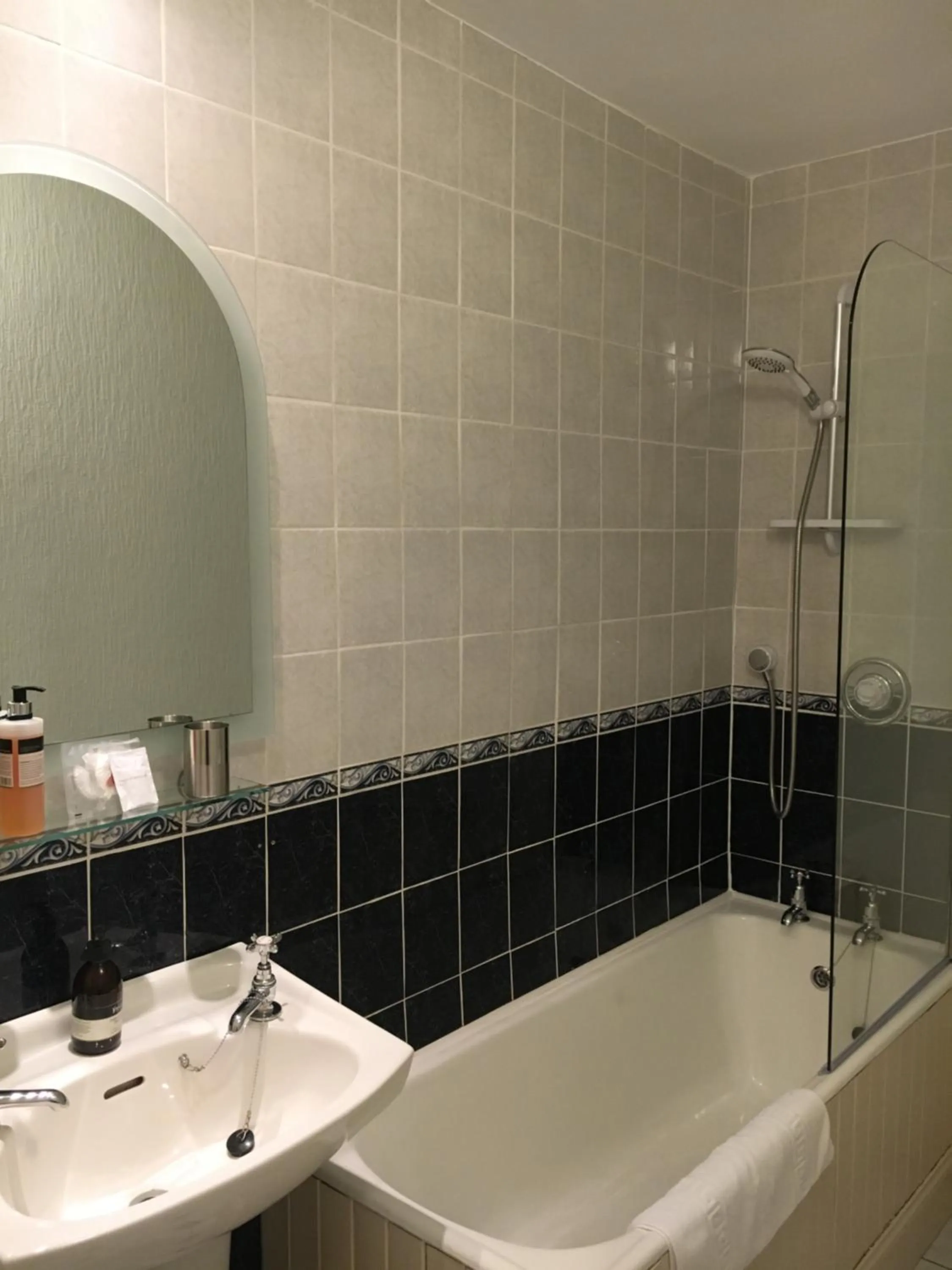 Bathroom in Cawdor House B&B