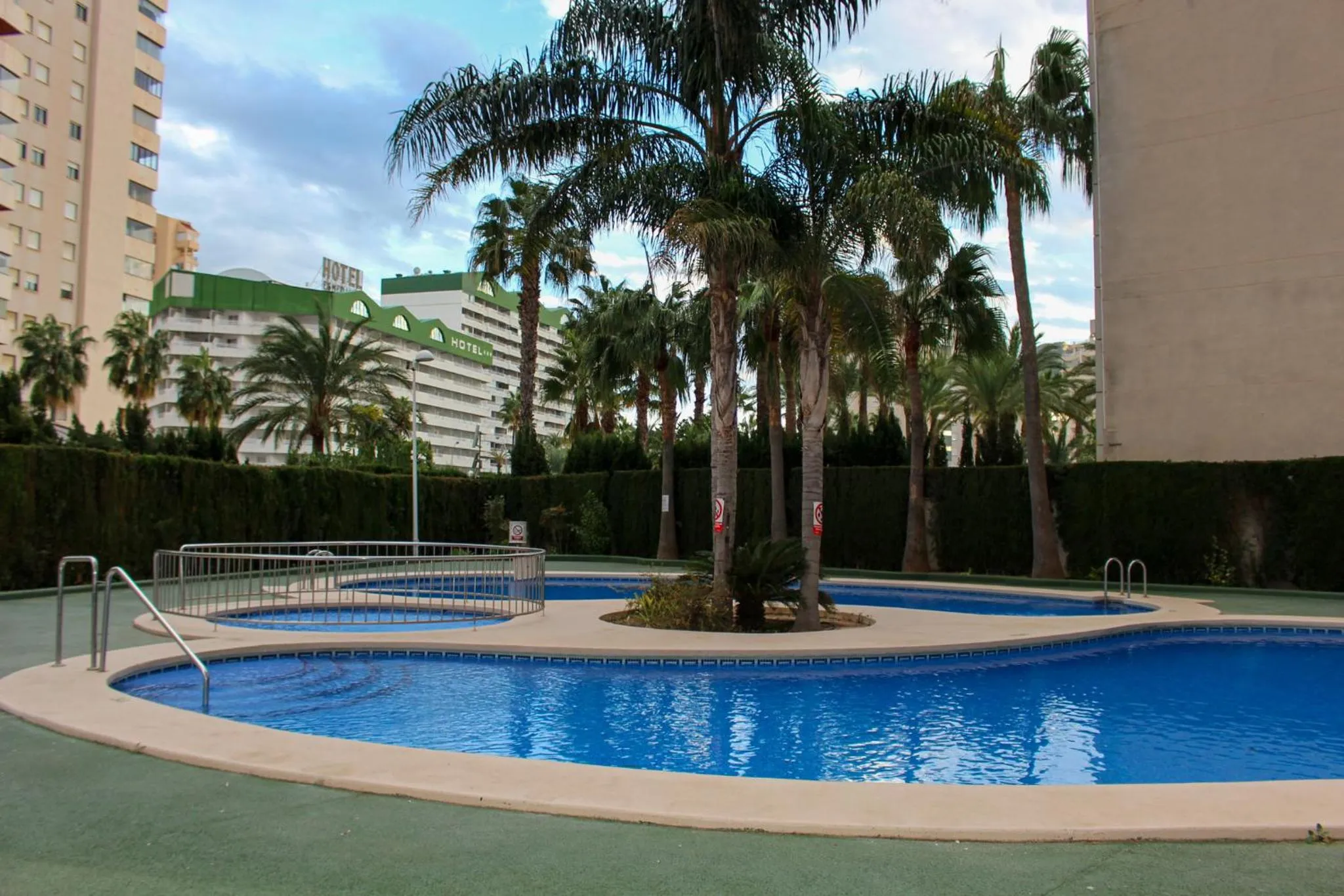 Swimming pool in Apartamentos Ambar Beach Unitursa