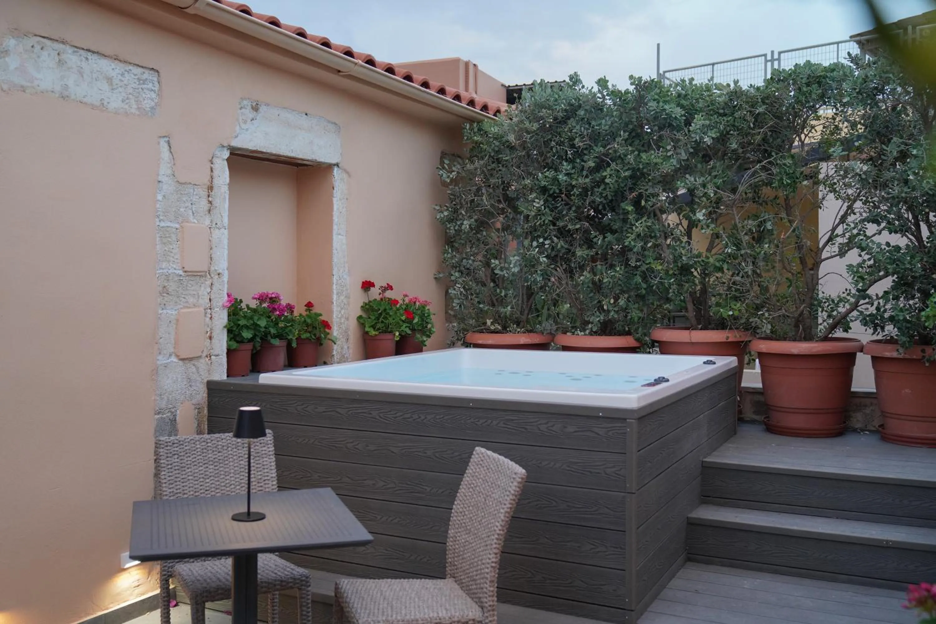 Hot Tub in Venetian Palace Chania