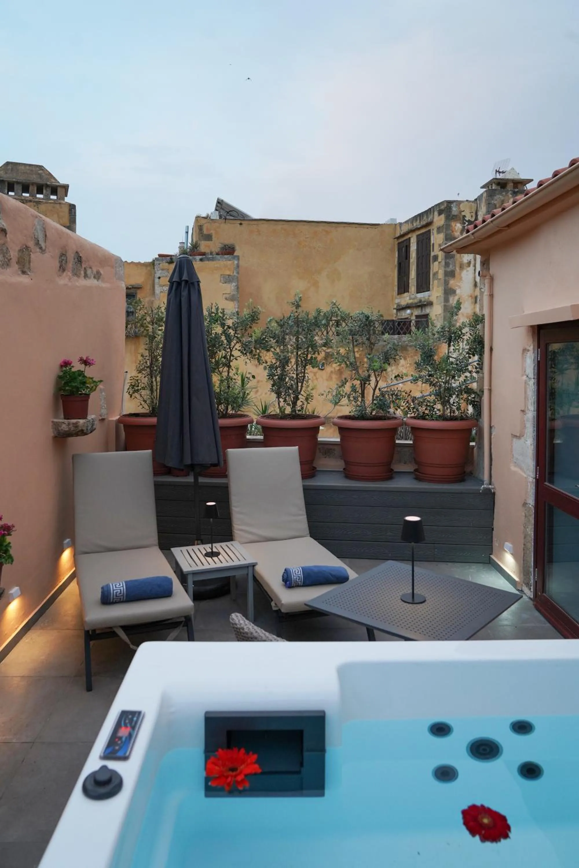 Hot Tub in Venetian Palace Chania