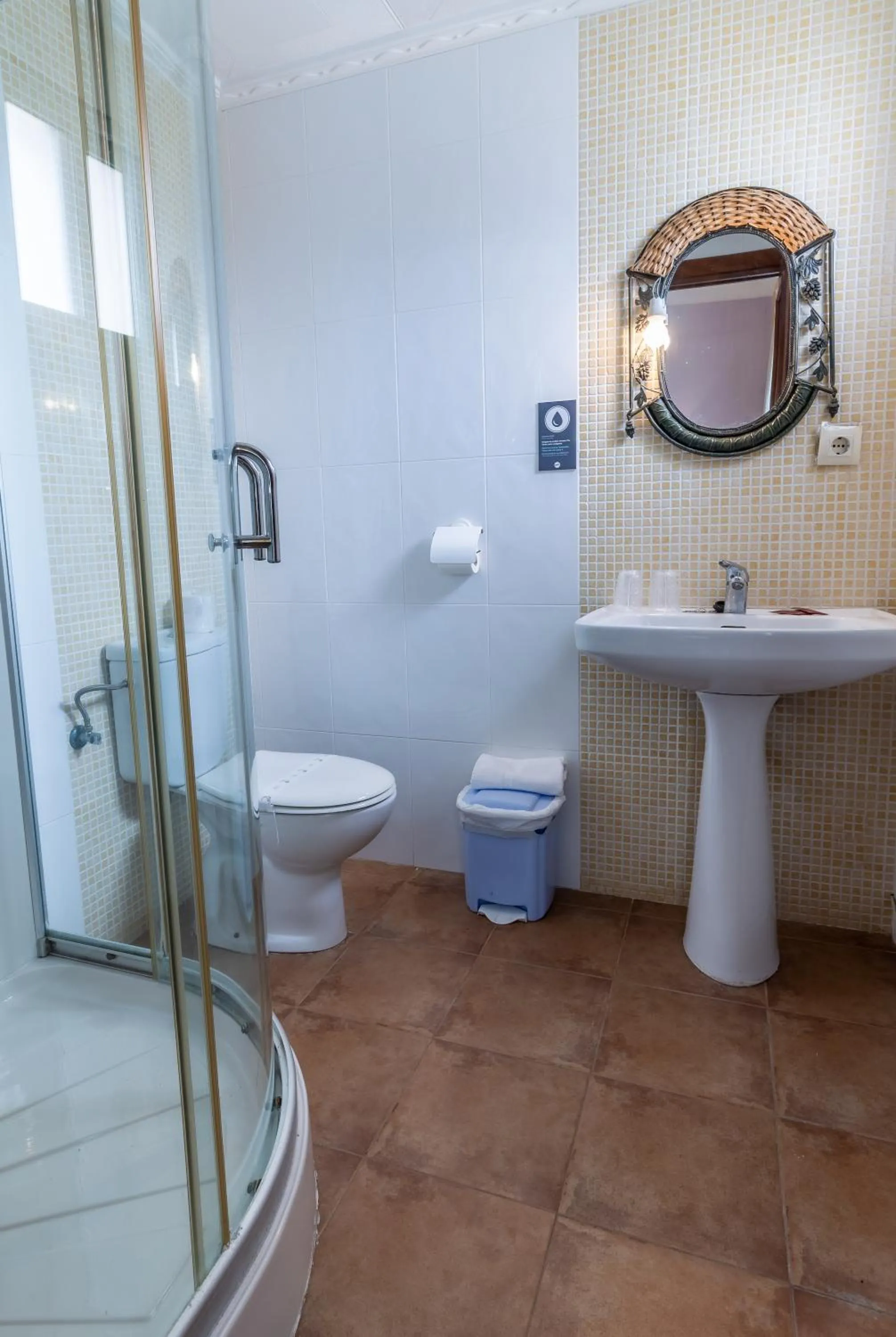 Bathroom in Hosteria Tierrallana by Juypehotel