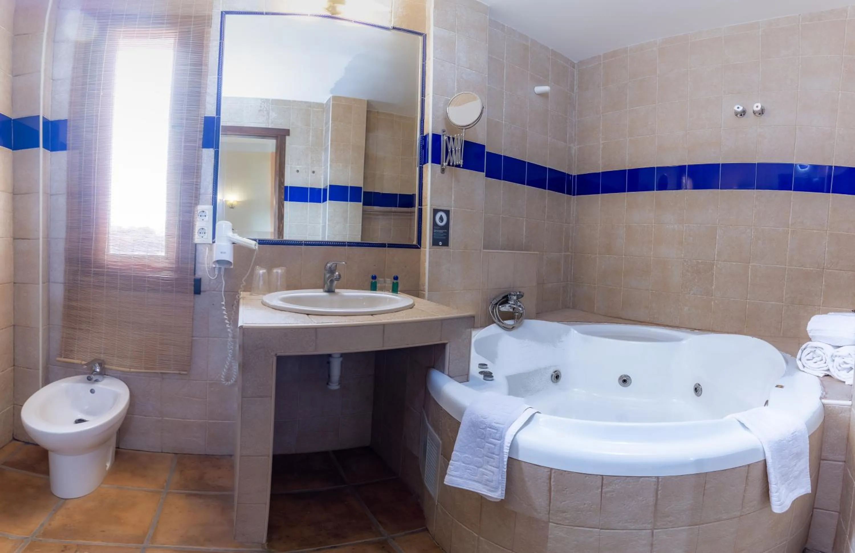 Bathroom in Hosteria Tierrallana by Juypehotel