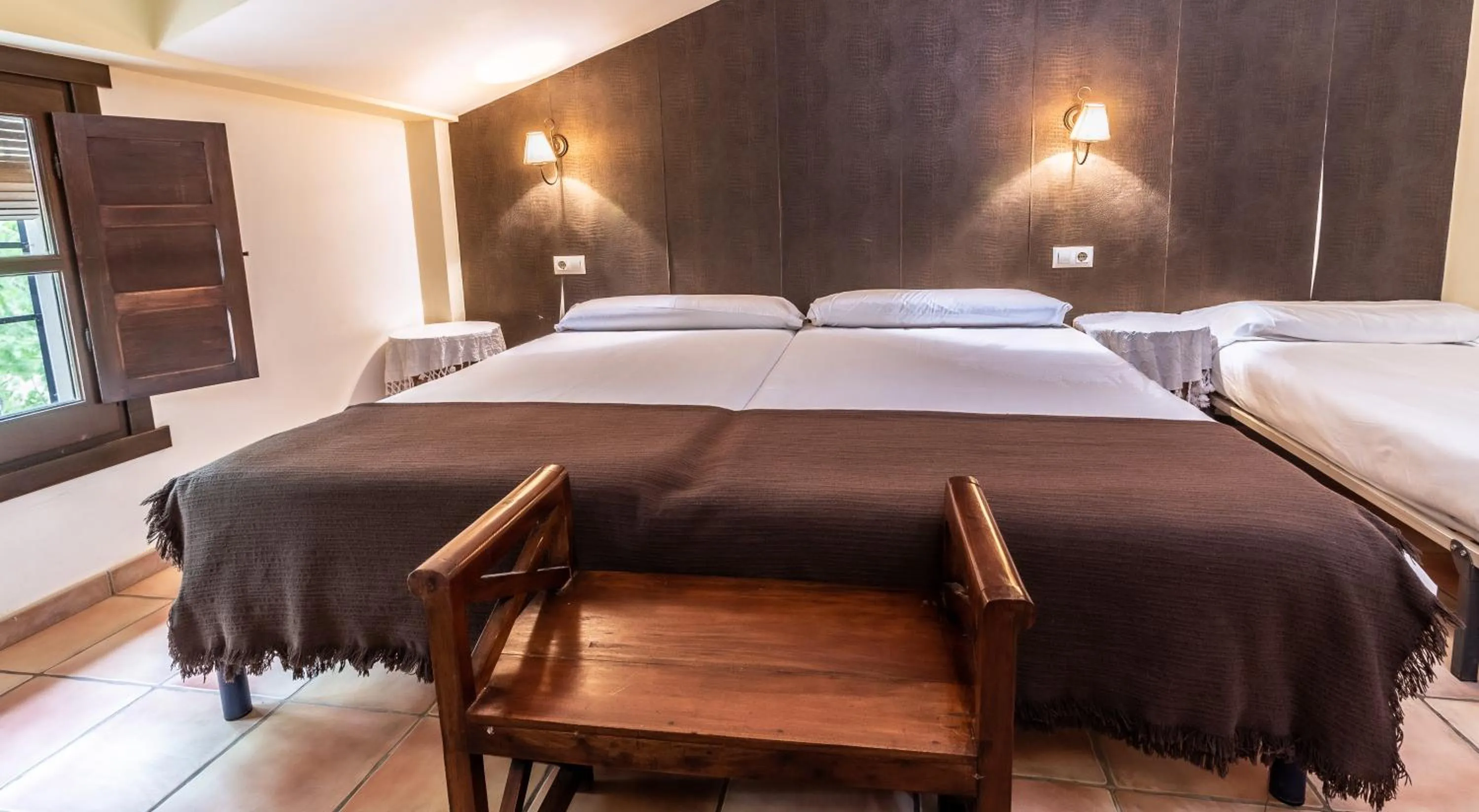 Photo of the whole room, Bed in Hosteria Tierrallana by Juypehotel