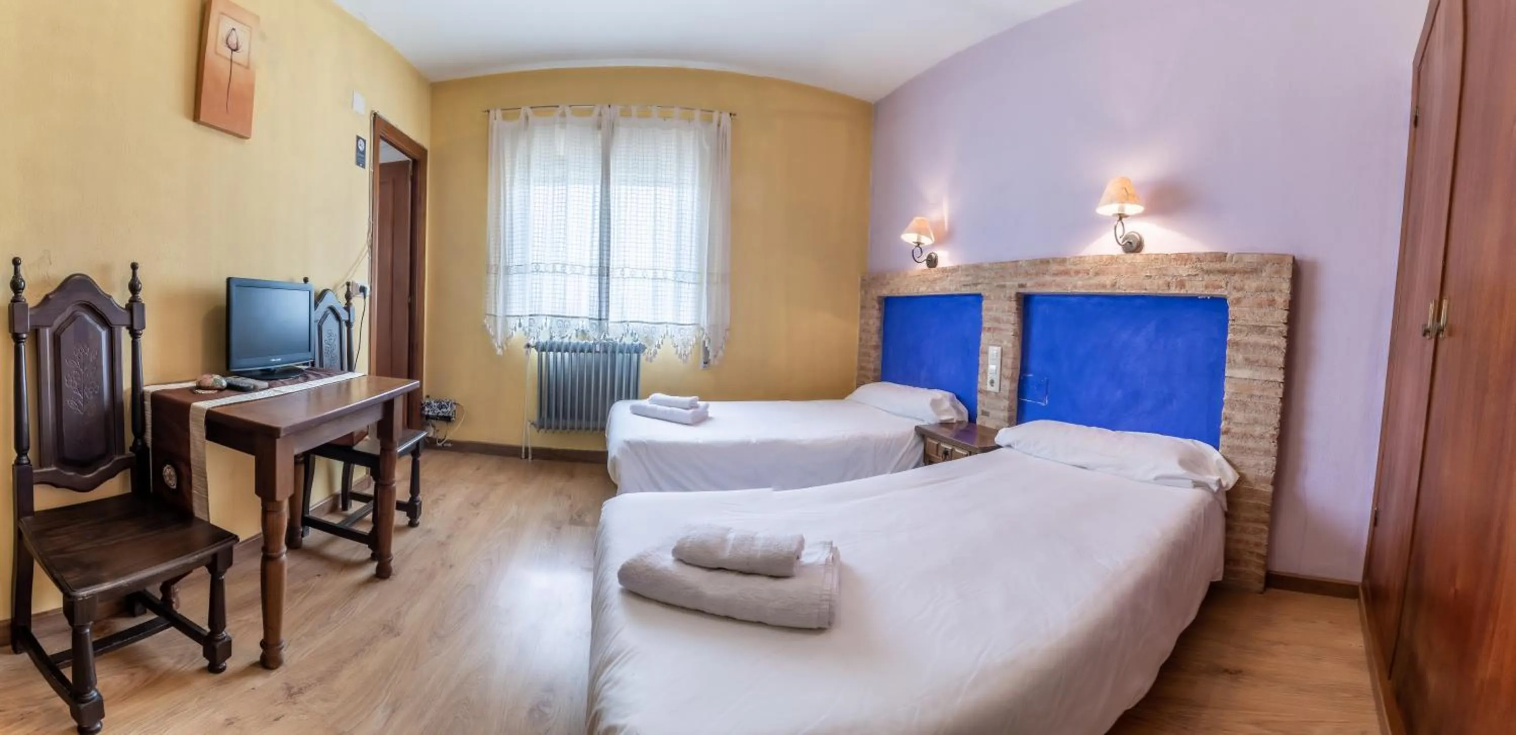 Photo of the whole room, Bed in Hosteria Tierrallana by Juypehotel