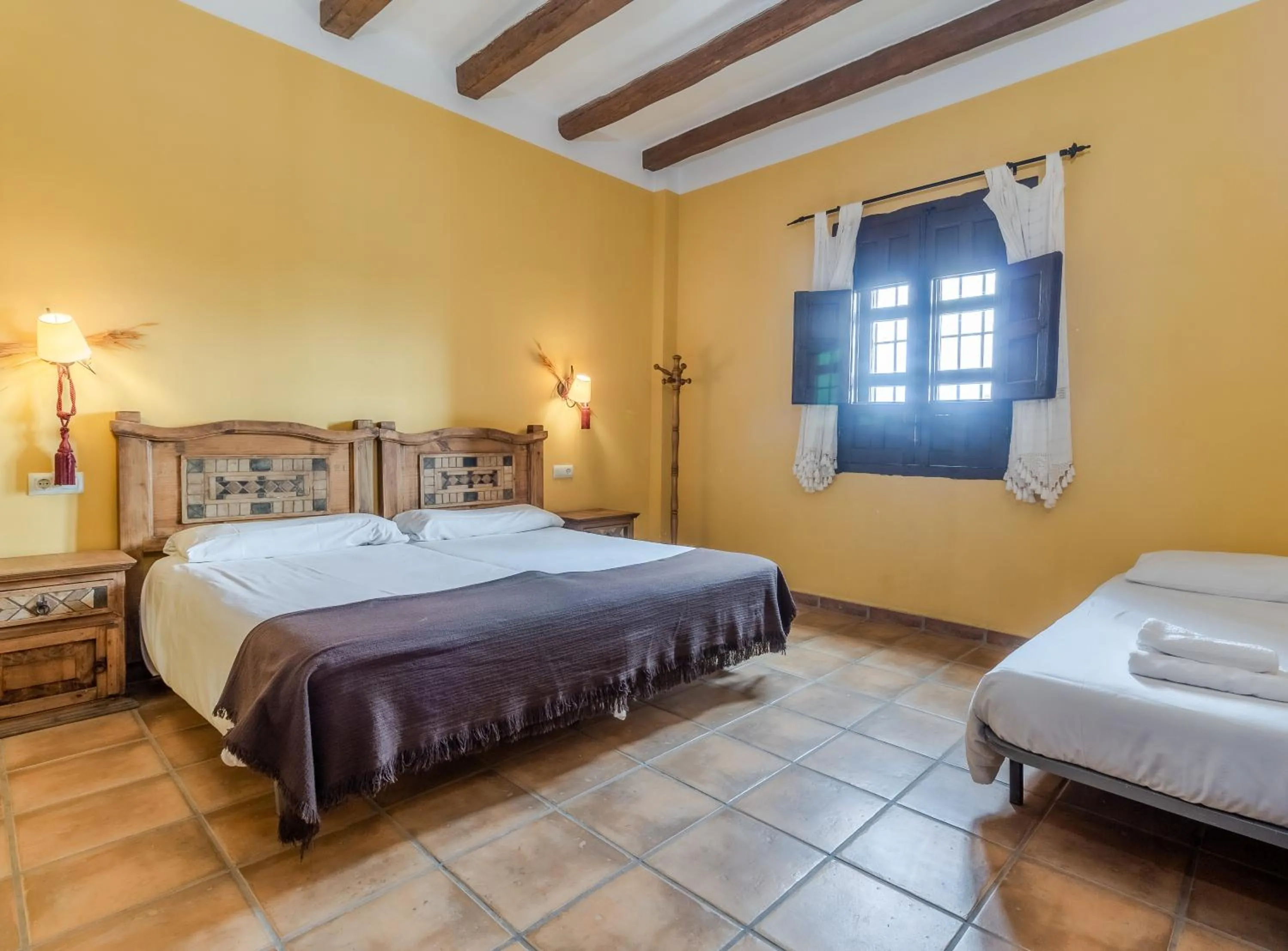 Photo of the whole room, Bed in Hosteria Tierrallana by Juypehotel