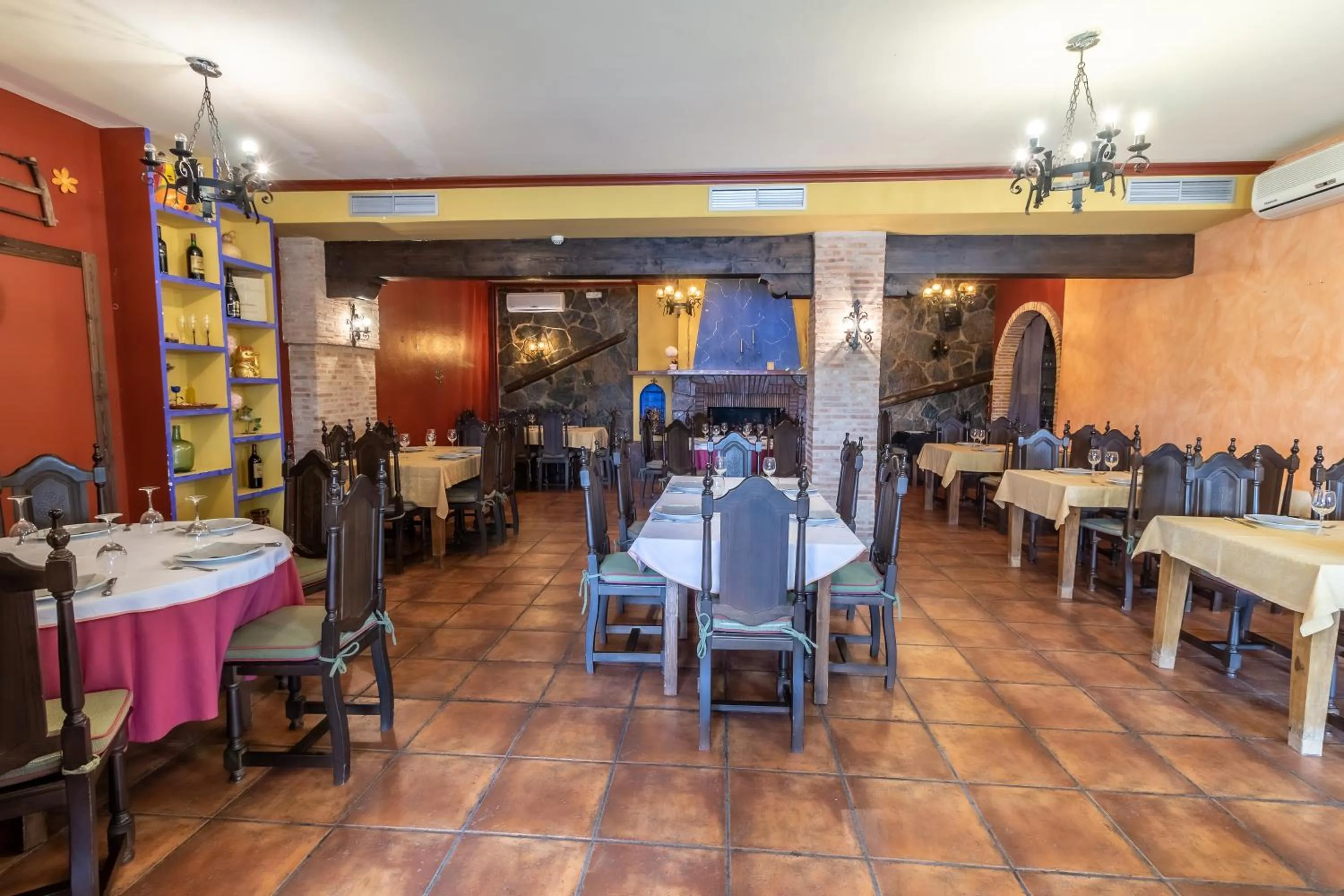 Restaurant/places to eat in Hosteria Tierrallana by Juypehotel