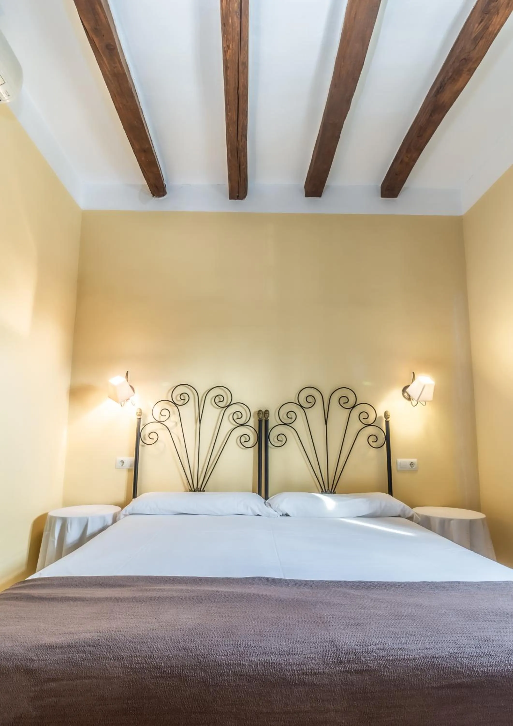 Bed in Hosteria Tierrallana by Juypehotel