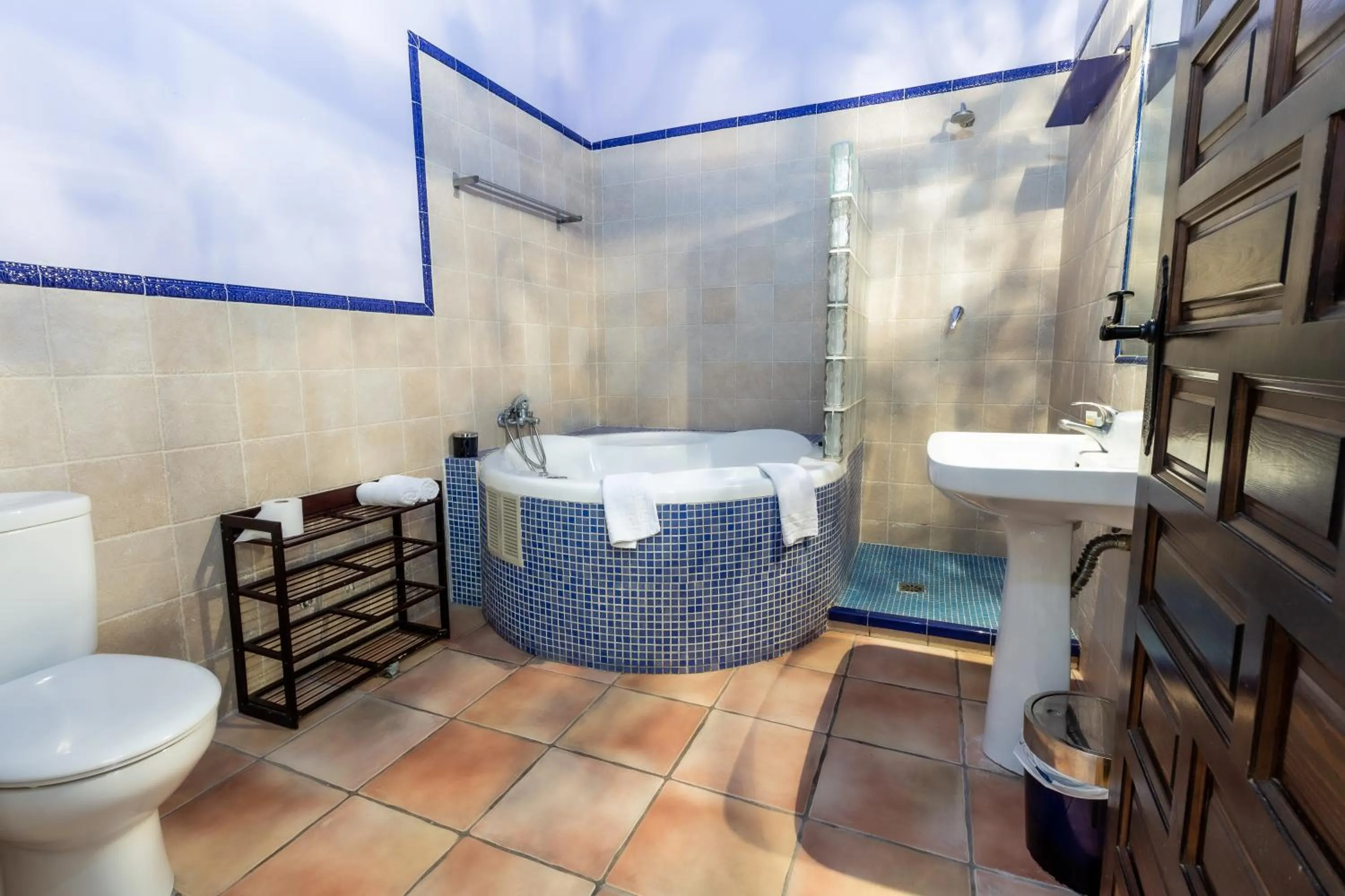 Bathroom in Hosteria Tierrallana by Juypehotel