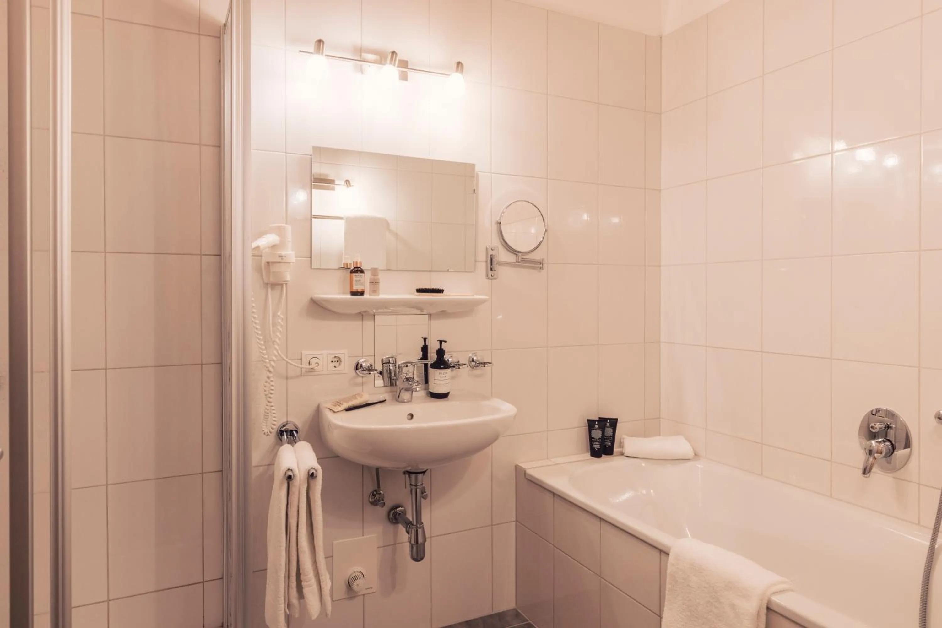 Shower in Pitzis Kinderhotel - Family Only