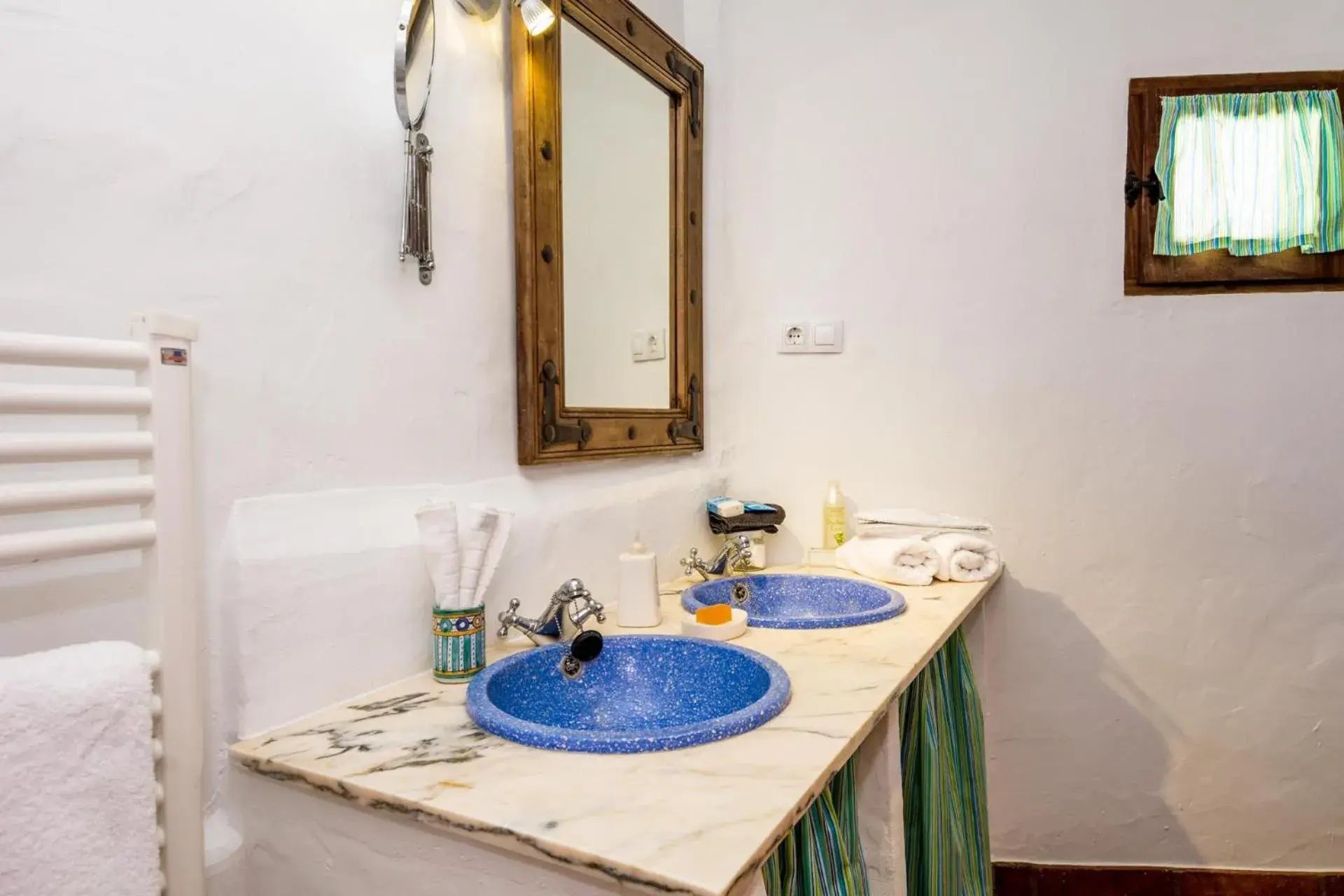 Bathroom in Hotel Los Castaños Bathroom in Hotel Los Castaños