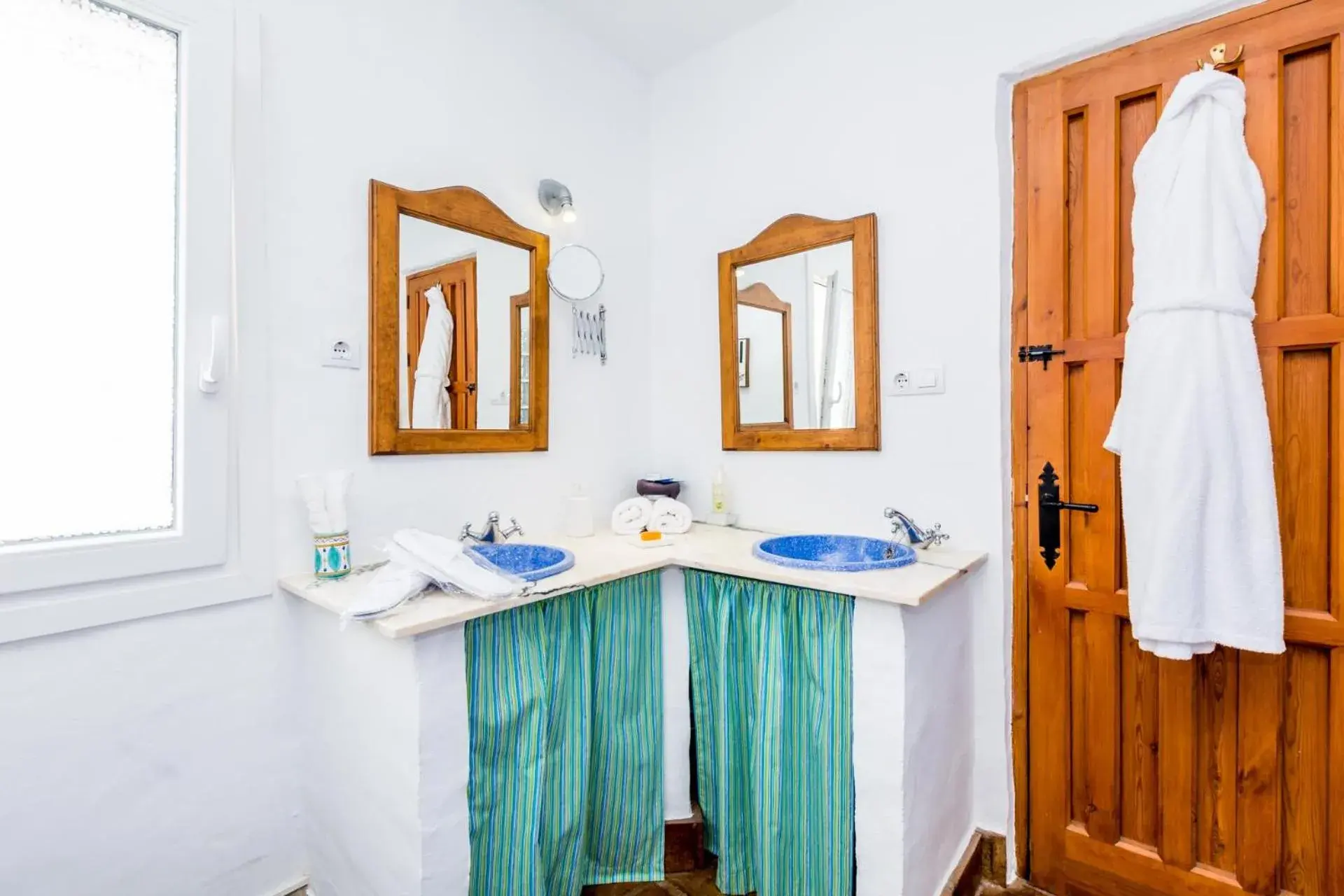 Bathroom in Hotel Los Castaños Bathroom in Hotel Los Castaños
