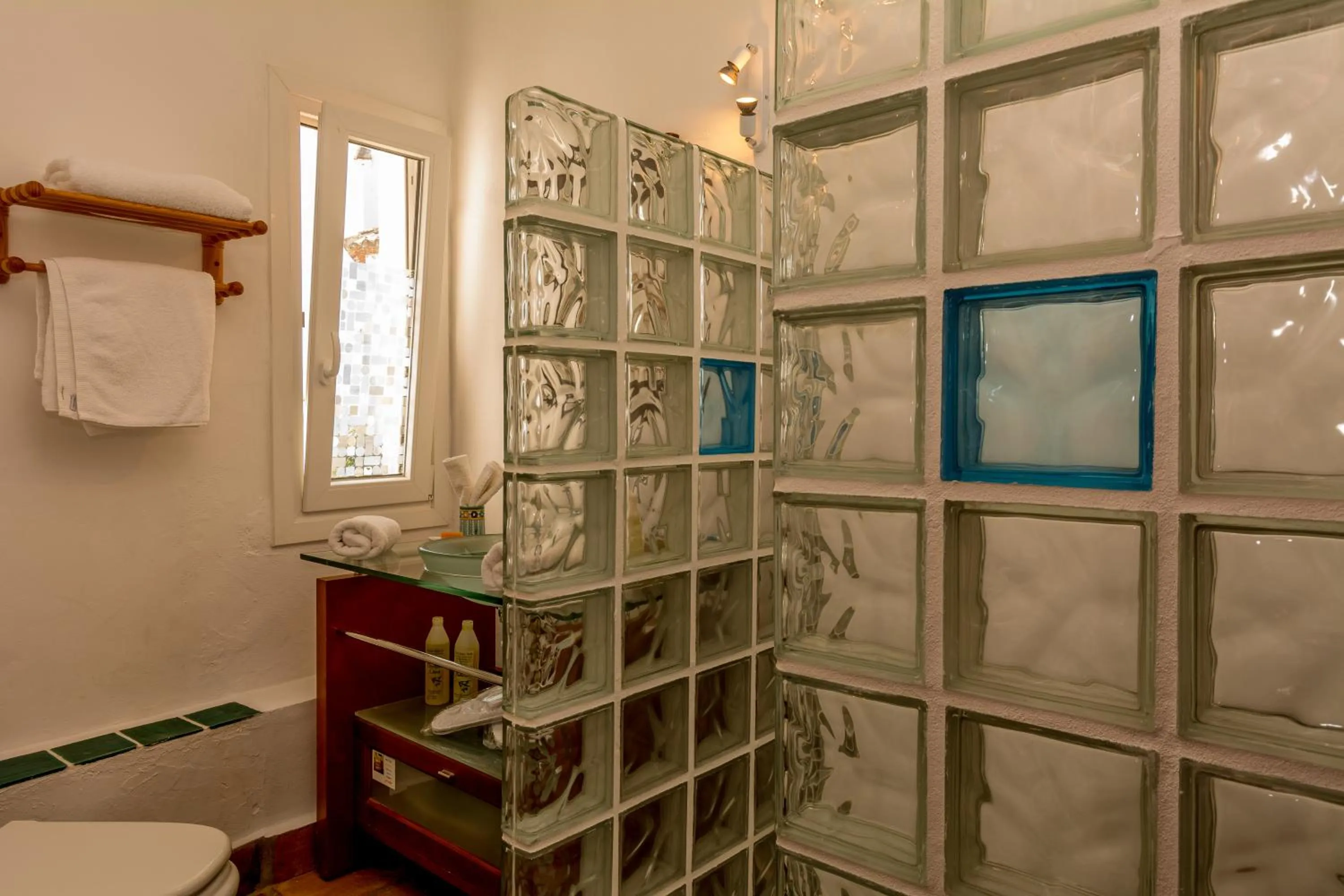 Bathroom in Hotel Los Castaños