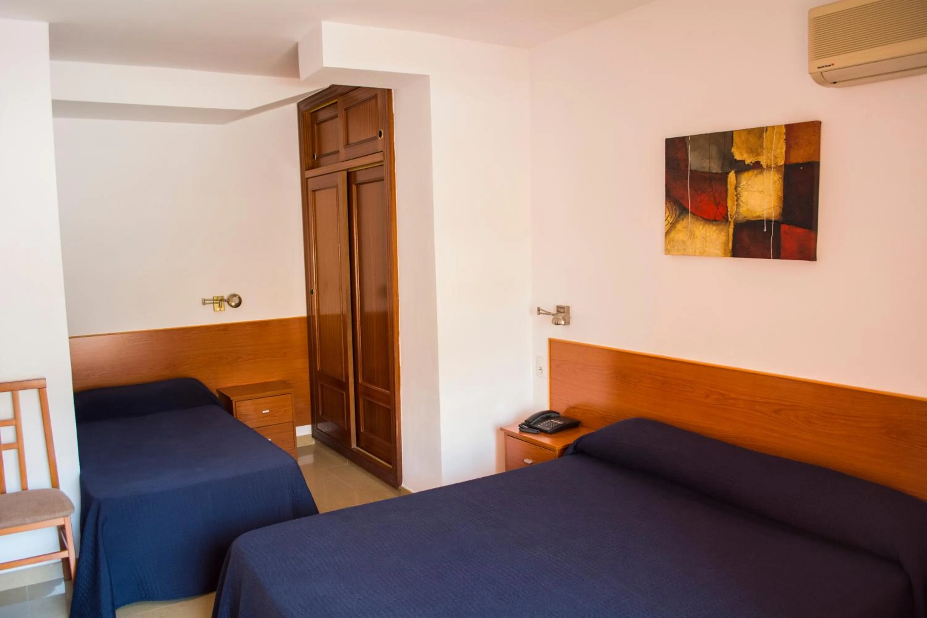 Bed in Hotel L'Escala